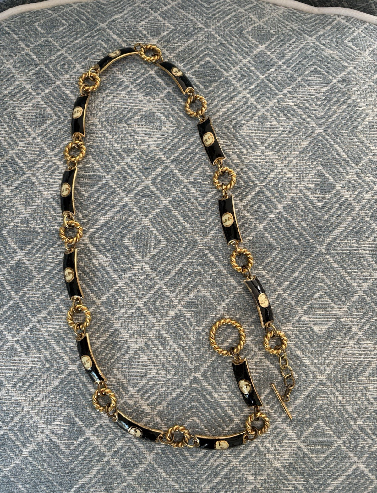 Gucci Black & Gold Link Chain Toggle Necklace w/ Round Charm Signed Italy