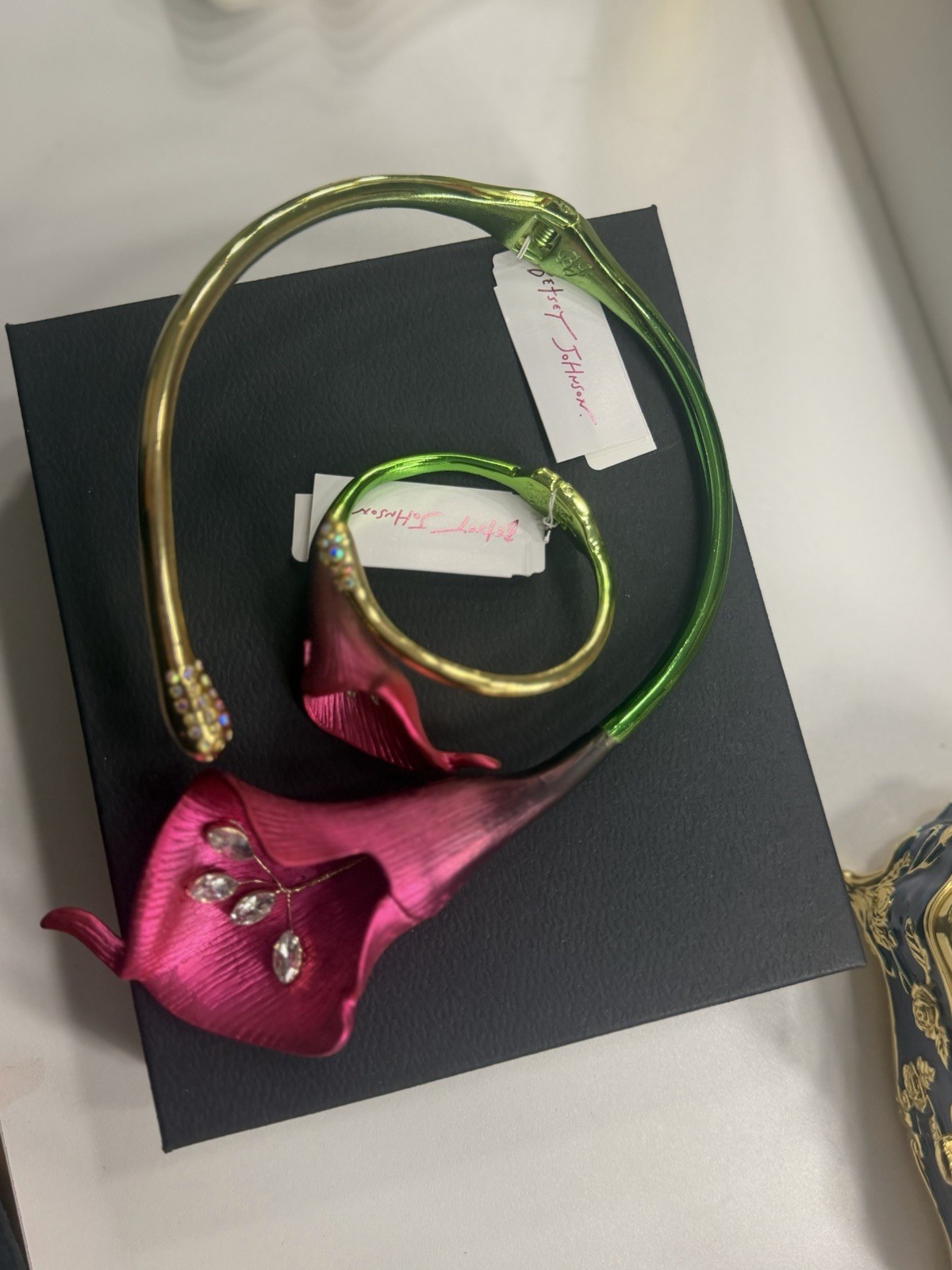 Betsey Johnson Pink Flower Statement Omega Necklace Clear Crystal Gold/Green