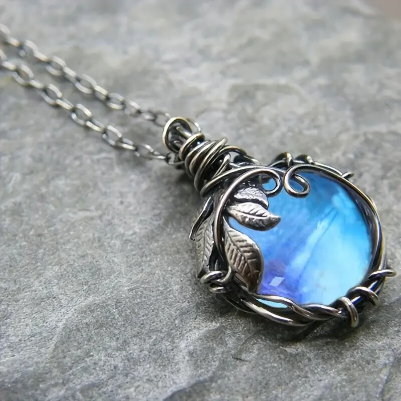 Beautiful Moon Stone Pendant & 18″ Necklace! FREE SHIPPING IN THE USA!