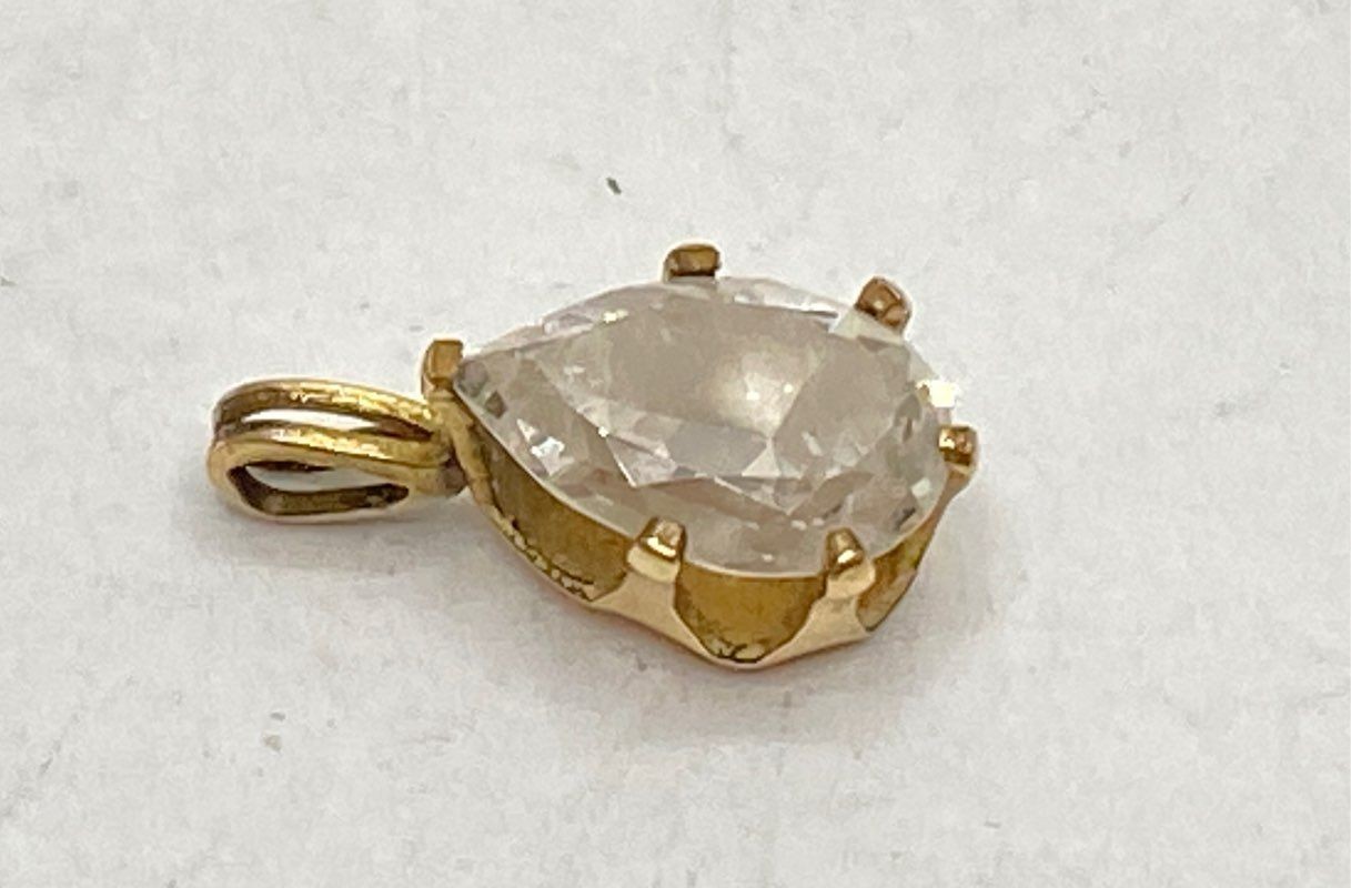 14K Yellow Gold Pear Cut Cubic Zirconia Solitaire Pendant 15.7mm