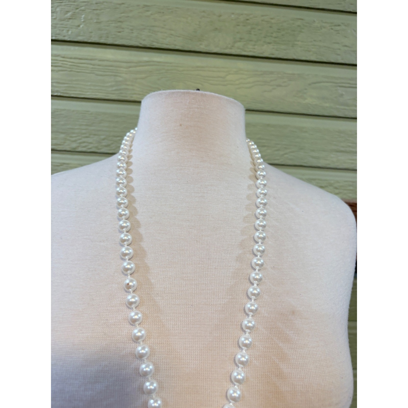 Vintage Faux Pearl Bolo Lariat Necklace Gold Filigree Slide Tassel White