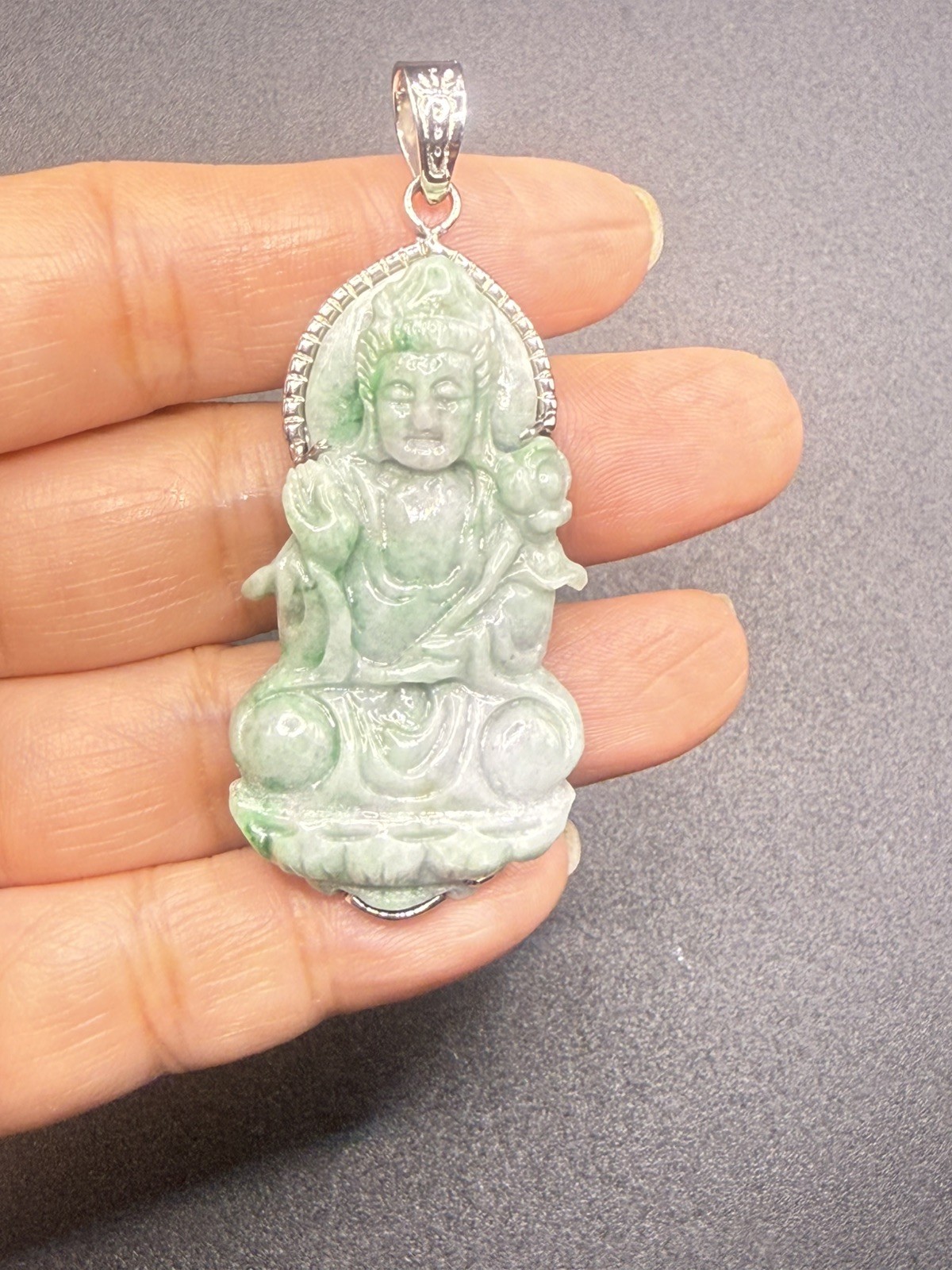 Guanyin Natural Jade natural color Pendant Quán Âm Bồ Tát