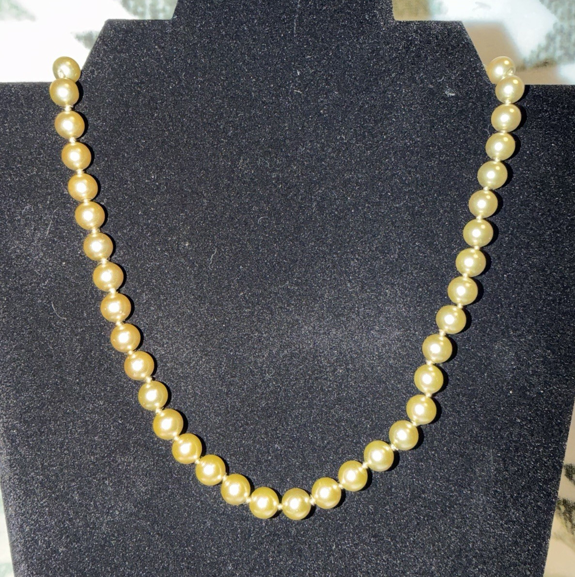 Cream Round Pearl Beaded Strand Necklace Ball/Bead Chain Box Clasp