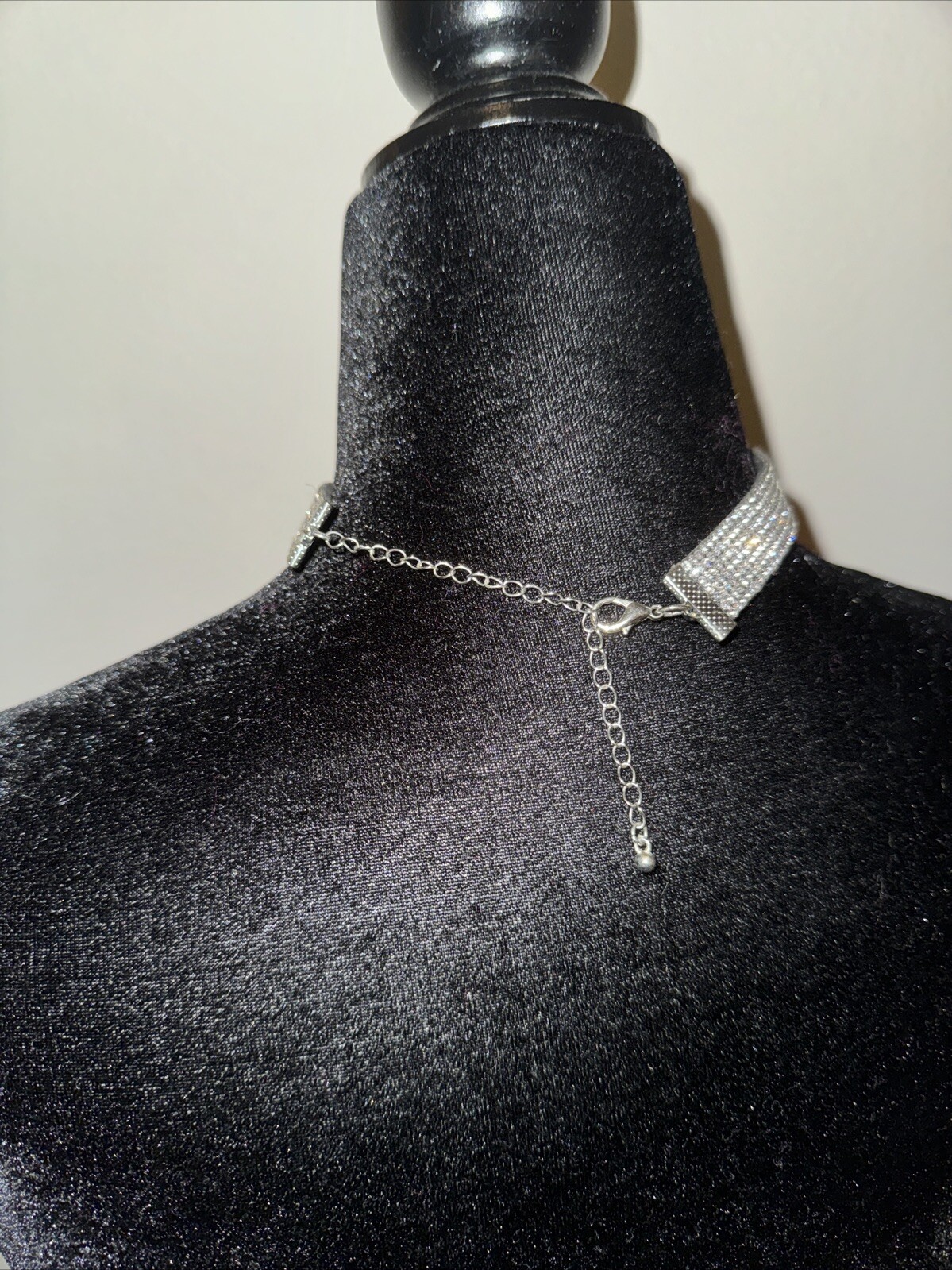 15” Women’s Chocker Fashion Jewelry Silver & Black Rhinestones Lobster Closure