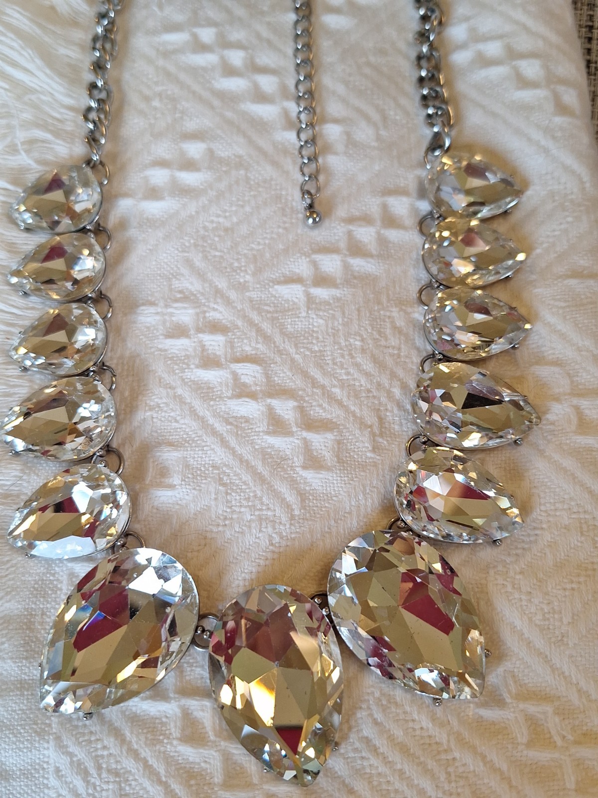 Chunky Clear Faceted Teardrop Crystal & Silvertone Chain Link Necklace 20″+ Glam