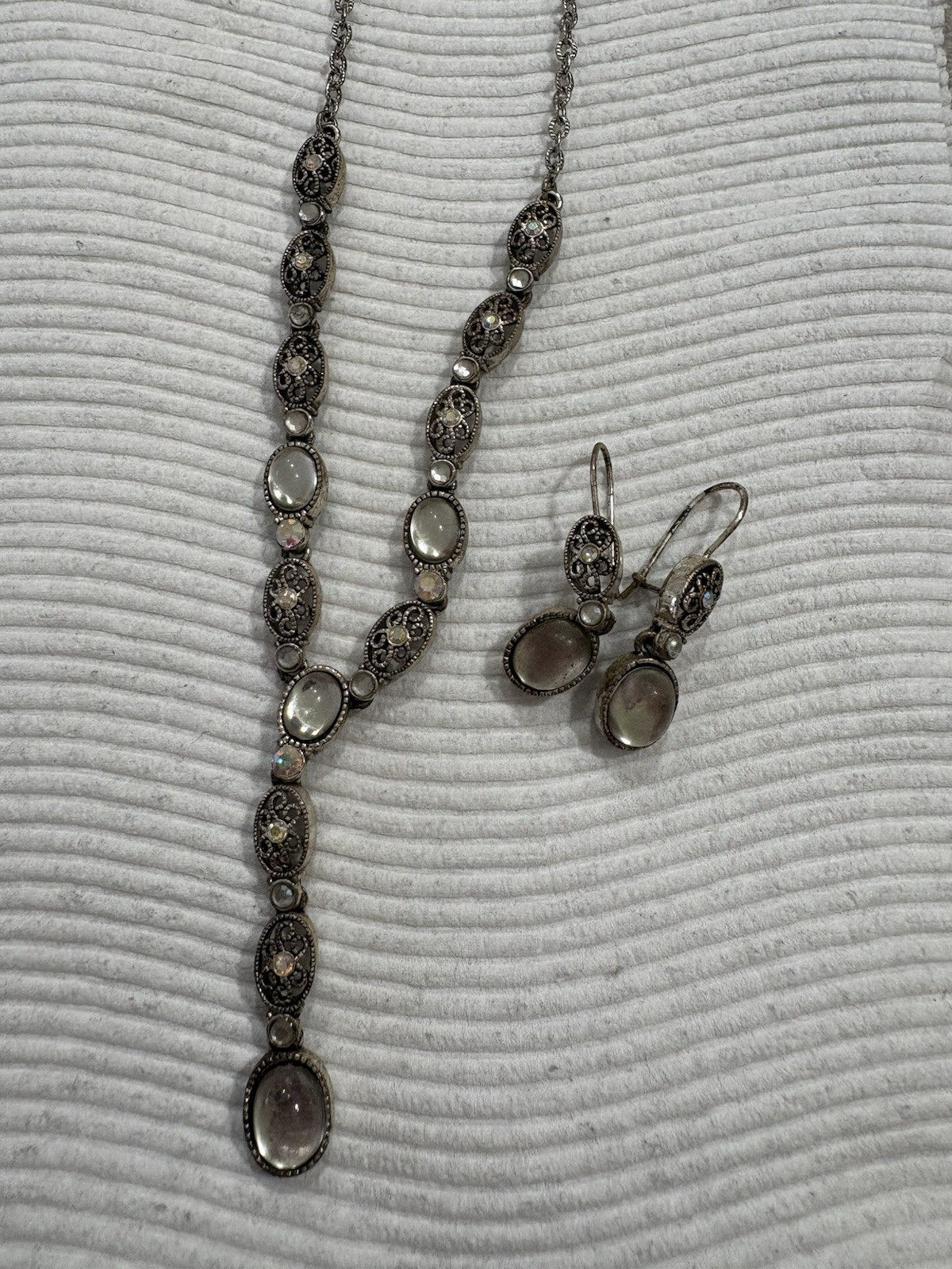 Avon Vintage 90s Silver Plated Y-Drop Filigree Necklace Rhinestone & Earrings