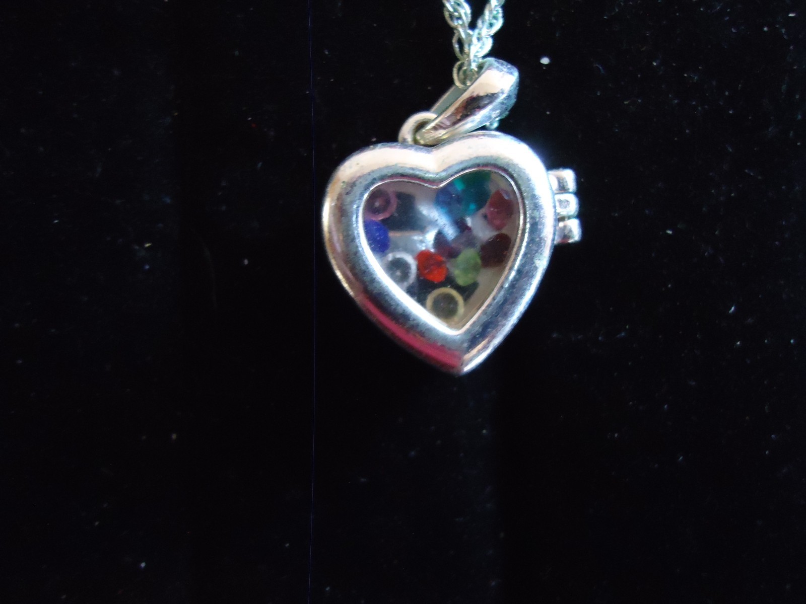 NWOT Silver Tone Metal Chain Necklace With Heart Locket Pendant “Family” 18-20″