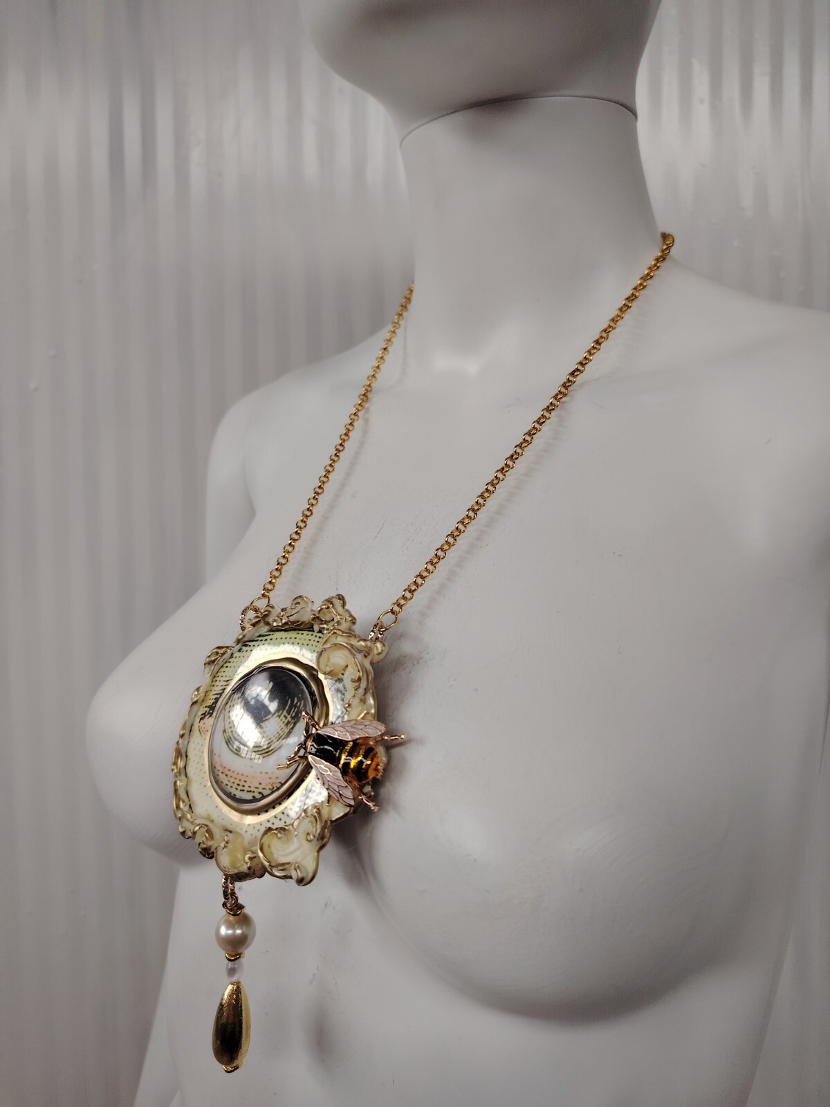 Luxury Jewellery Woman Jewel Necklace Pendant Honey Bee Nest Magic Eye Jewelry