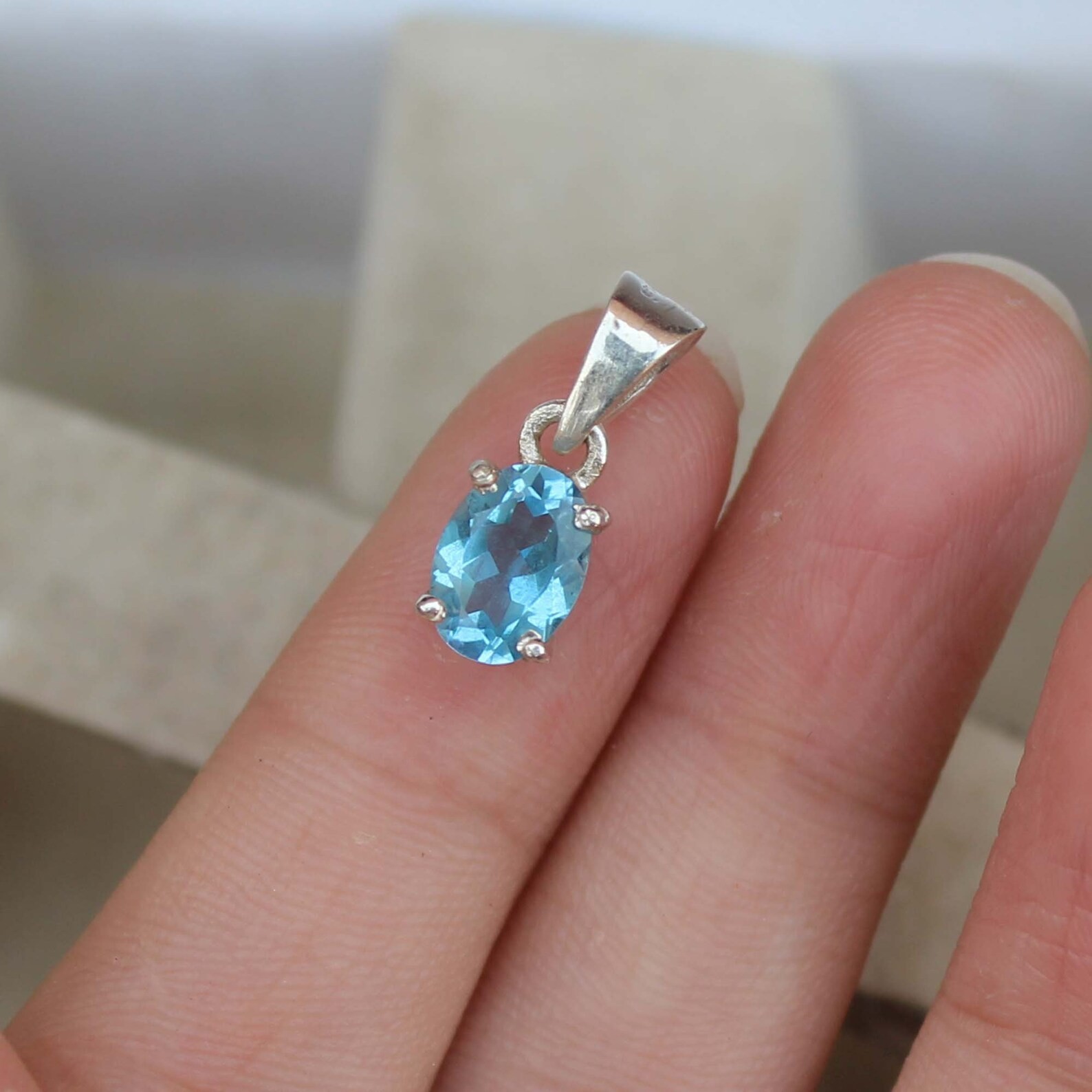 14 Ct Blue Topaz Oval Cut-925 Sterling Silver Pendant Necklace Gift Sliver Chain