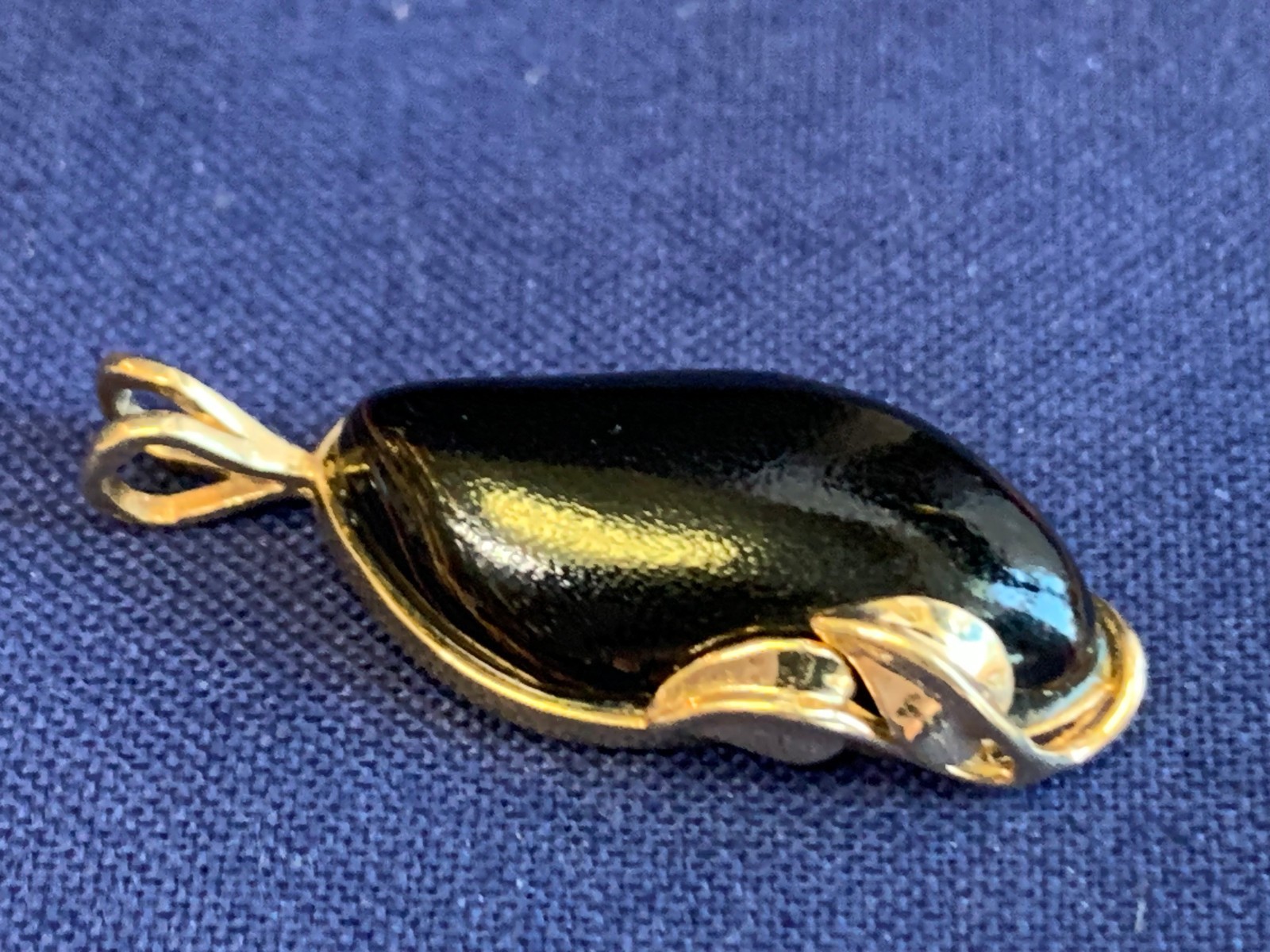 14k Yellow Gold Pendant 2.44g Fine Jewelry Onyx Look Stone Charm *READ*
