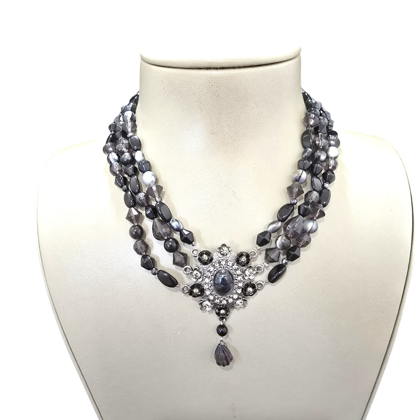 Stephan & Co Women’s Multi Layered Black Gray Acrylic Resin Necklace NWT