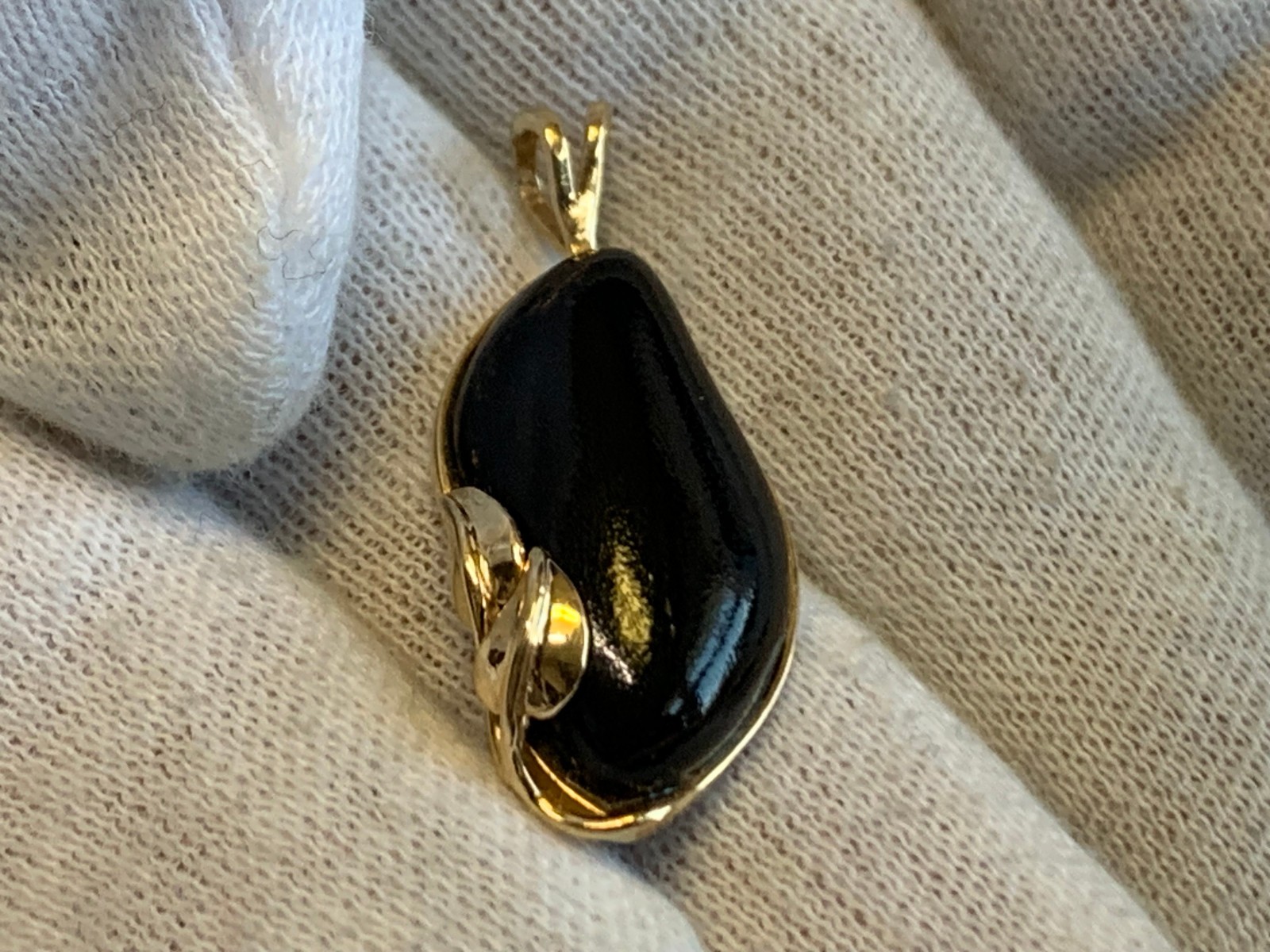 14k Yellow Gold Pendant 2.44g Fine Jewelry Onyx Look Stone Charm *READ*