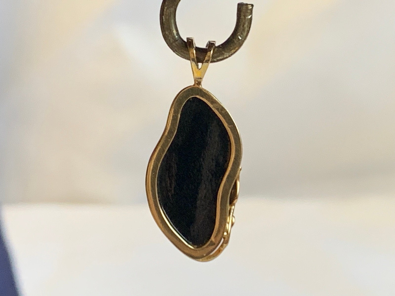 14k Yellow Gold Pendant 2.44g Fine Jewelry Onyx Look Stone Charm *READ*