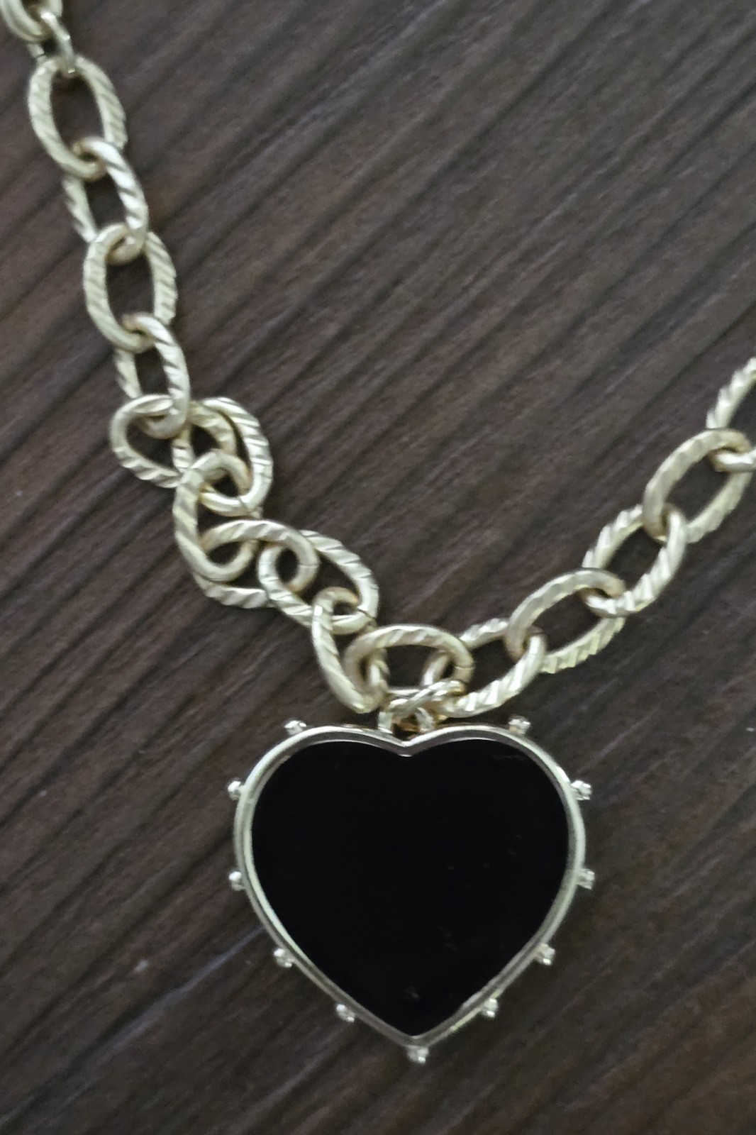 NWOT ANTHROPOLOGIE CHAIN NECKLACE WITH HEART SHAPE PENDANT GOLD /BLACK TONE