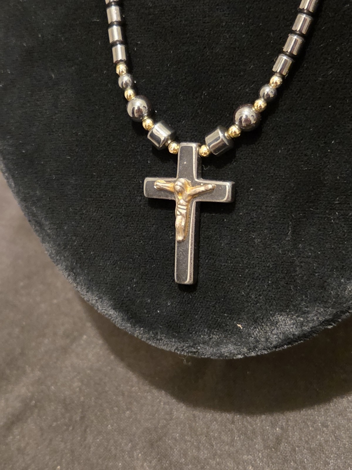 HEMATITE BEADED NECKLACE & RELIGIOUS CROSS – 17″ – TK4