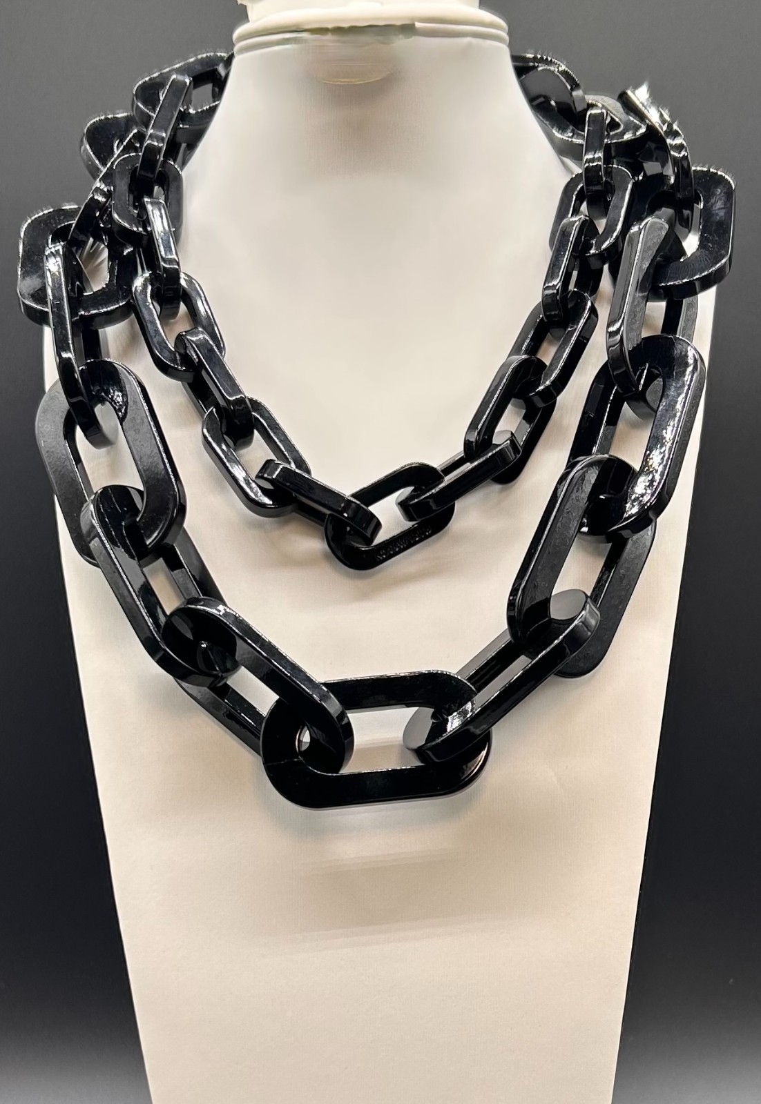 RARA AVIS by Iris Apfel Chunky Lucite Chain Necklace Color Silver Glitter RARE