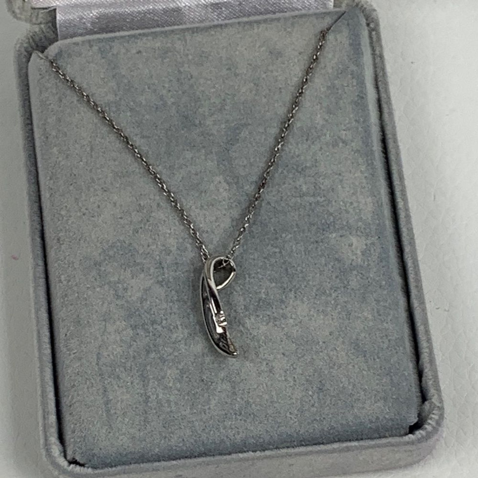 Silver stamped 925 Necklace and pendant 18” with rhinestone sparkle New in box