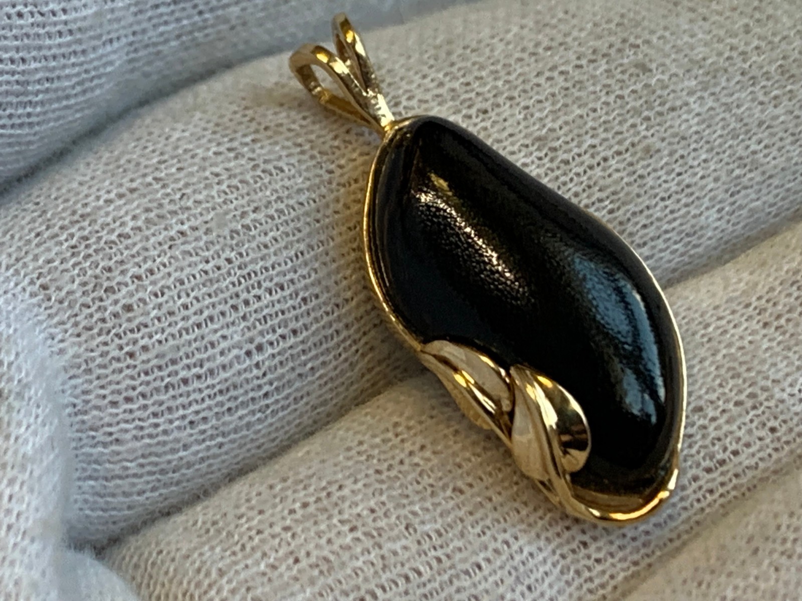 14k Yellow Gold Pendant 2.44g Fine Jewelry Onyx Look Stone Charm *READ*