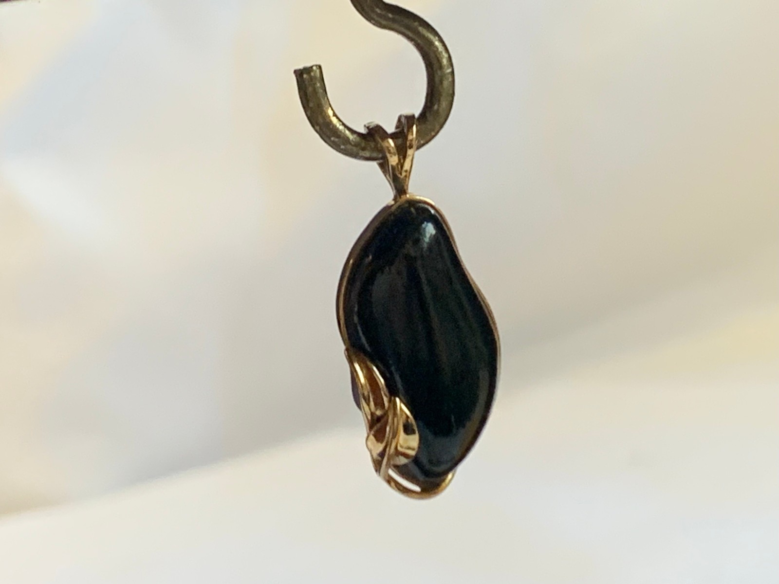 14k Yellow Gold Pendant 2.44g Fine Jewelry Onyx Look Stone Charm *READ*