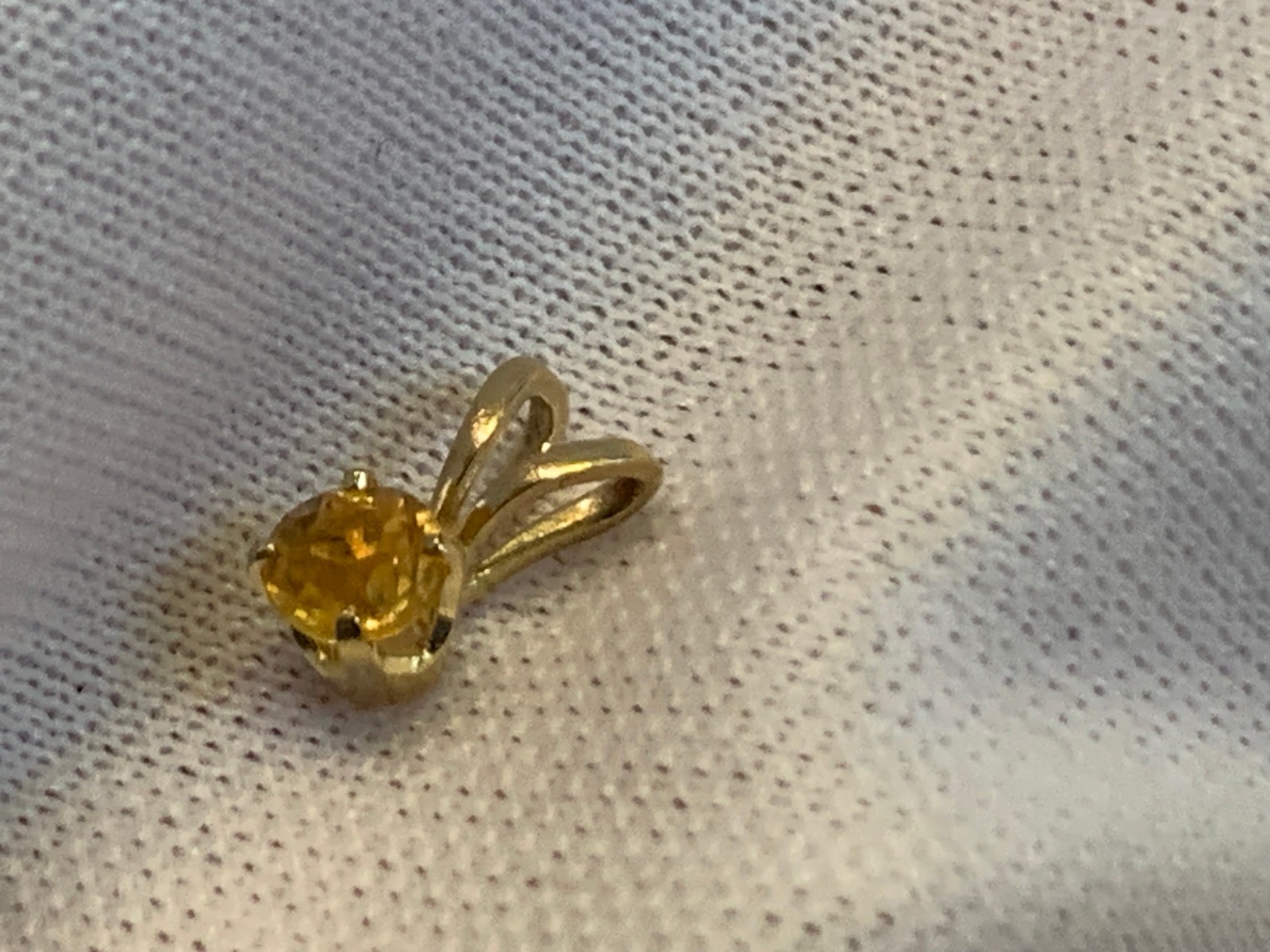 10K Yellow Gold Charm .21g Fine Jewelry Citrine Color Stone Pendant *READ*