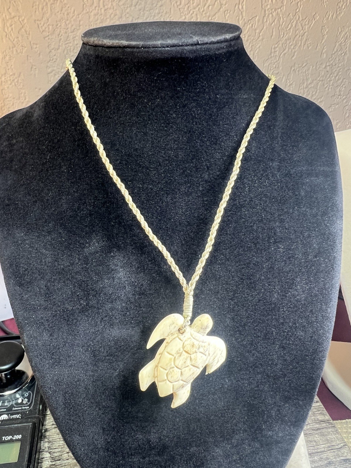 20” Rope Necklace With A Carved Turtle Pendant (See Description) (94)