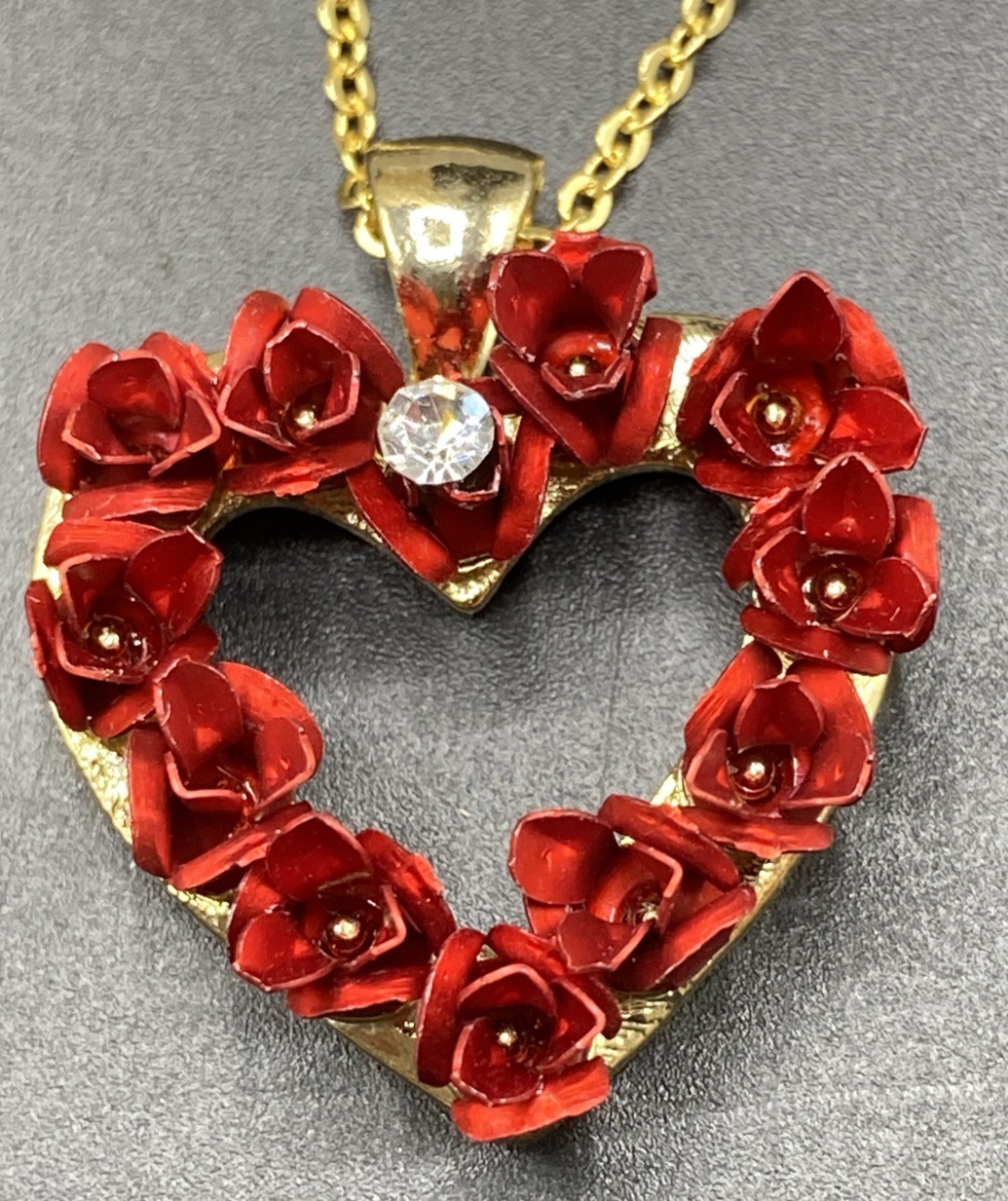 Danbury Mint Gold Tone Clear Crystal Dozen Red Roses Heart Pendant Necklace 90s