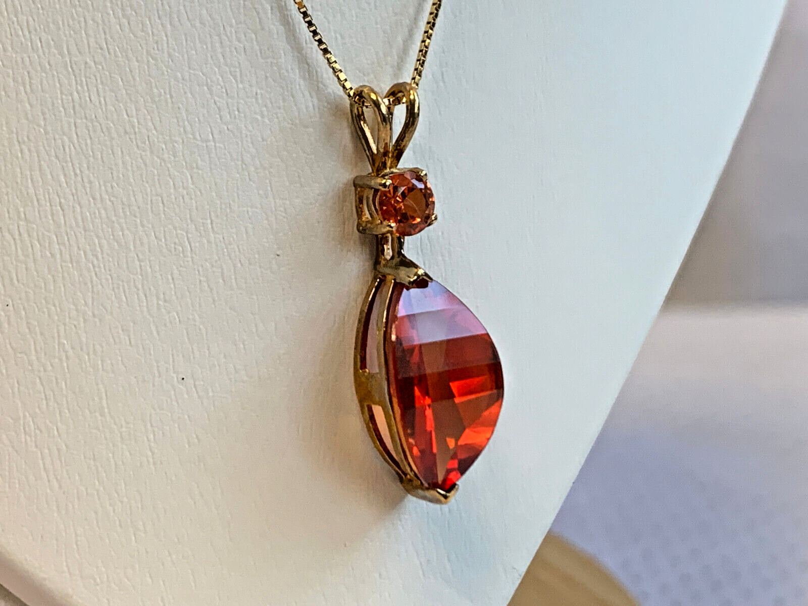 10K Yellow Gold Necklace 2.7g Jewelry 18″ Box Chain Curved Orange Stone *READ*