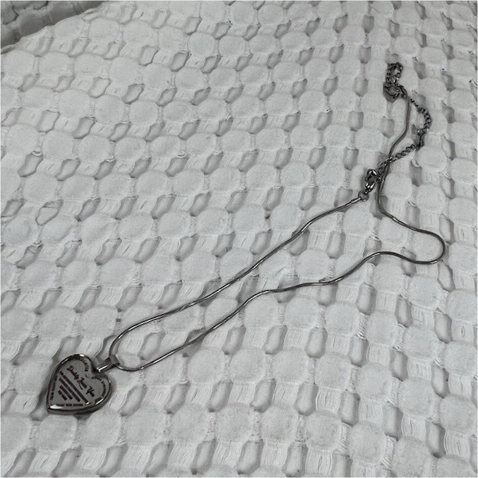 Heart Pendant Necklace Silver Tone Charm Love Theme Undated Era Fashion Jewelry
