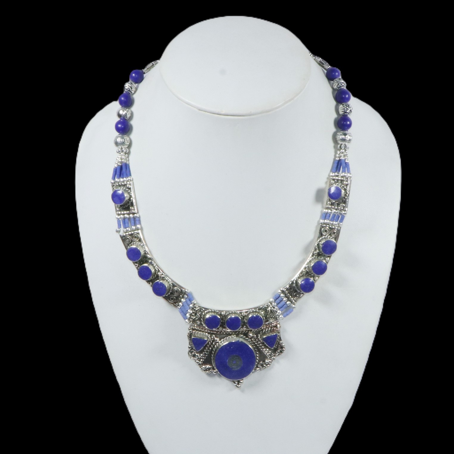 The ethnic statement necklace blue Lapis color design eye clean gemstone jewelry