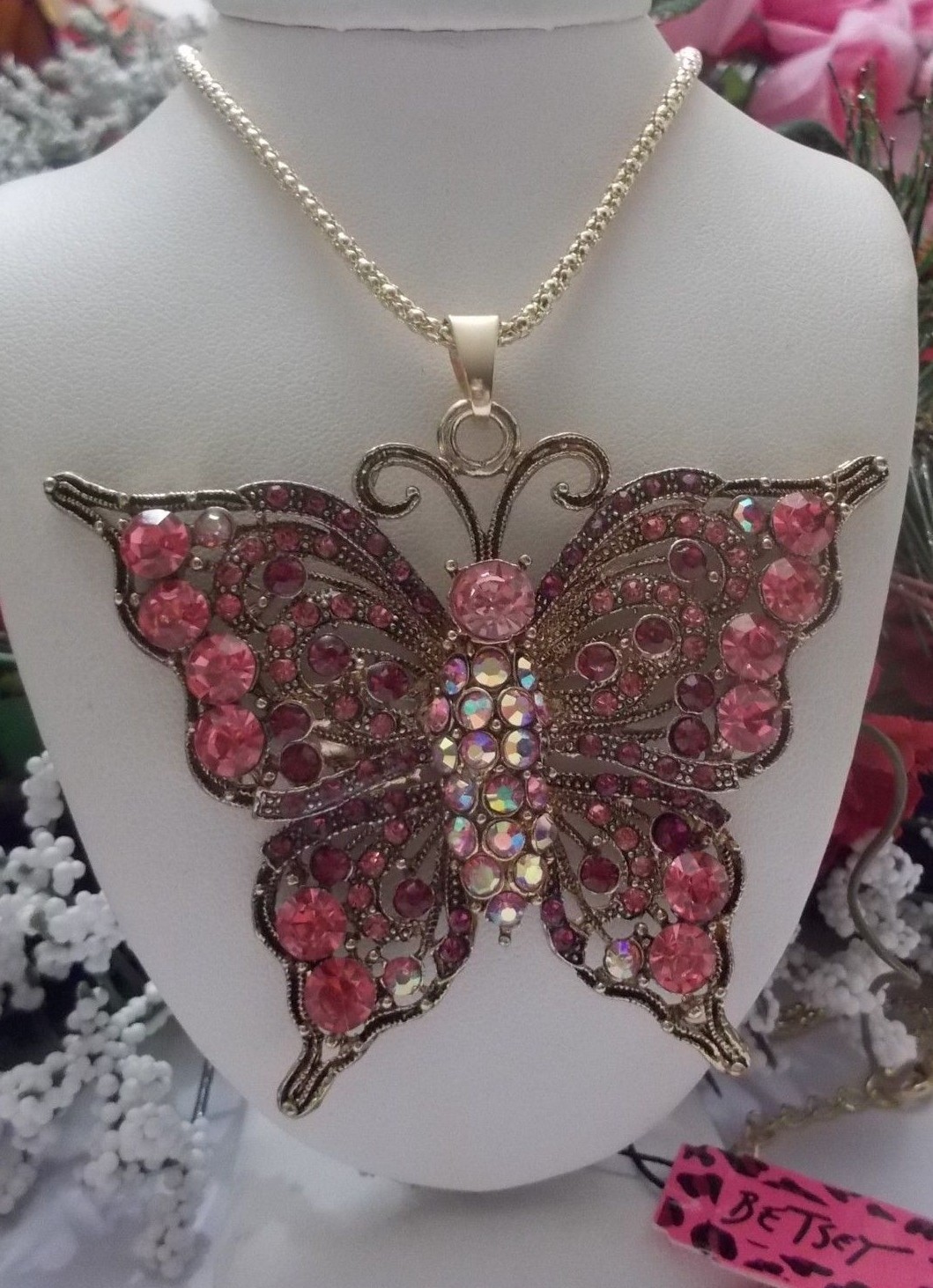 BETSEY JOHNSON LARGE PINK CRYSTAL & RHINESTONE INLAY BUTTERFLY PENDANT NECKLACE