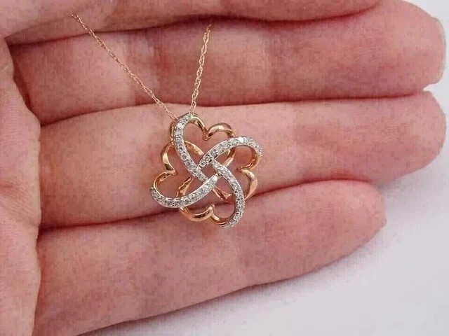2 Ct Round Cut Simulated Diamond Women’s Heart Pendant In 14K Yellow Gold Plated