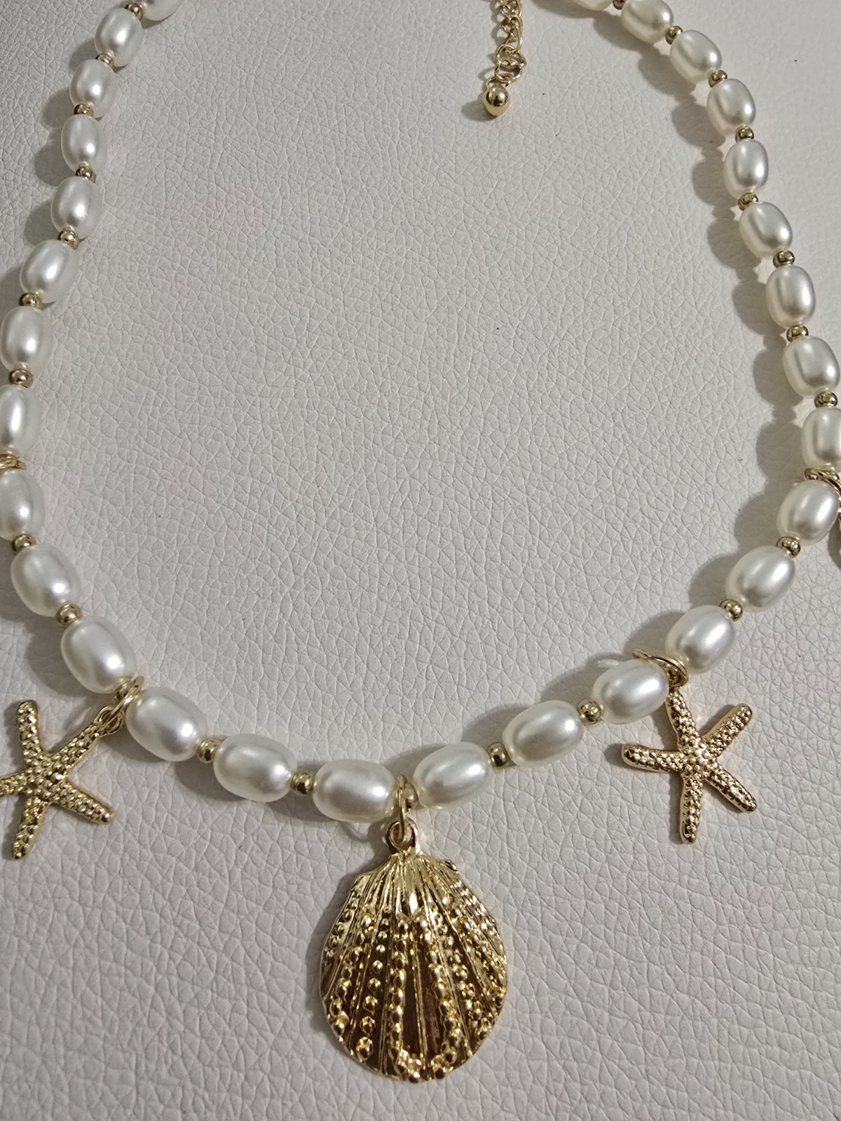 Gold Tone Beach Sea Life Charm Necklace Faux Pearl Beaded Adjustable Lobster