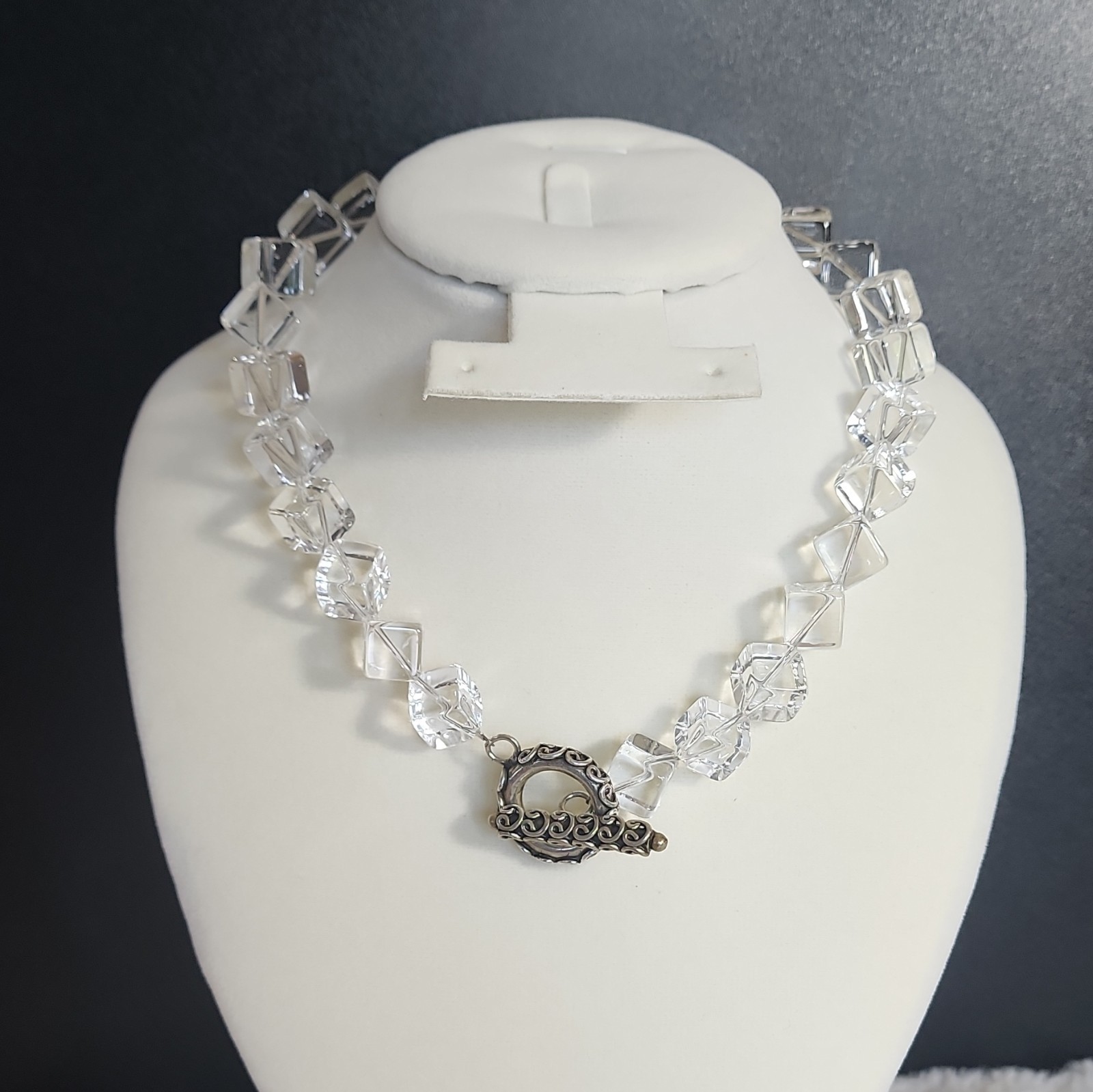 Vintage necklace of faceted glass cubes with a silver clasp. 40 cm long.
