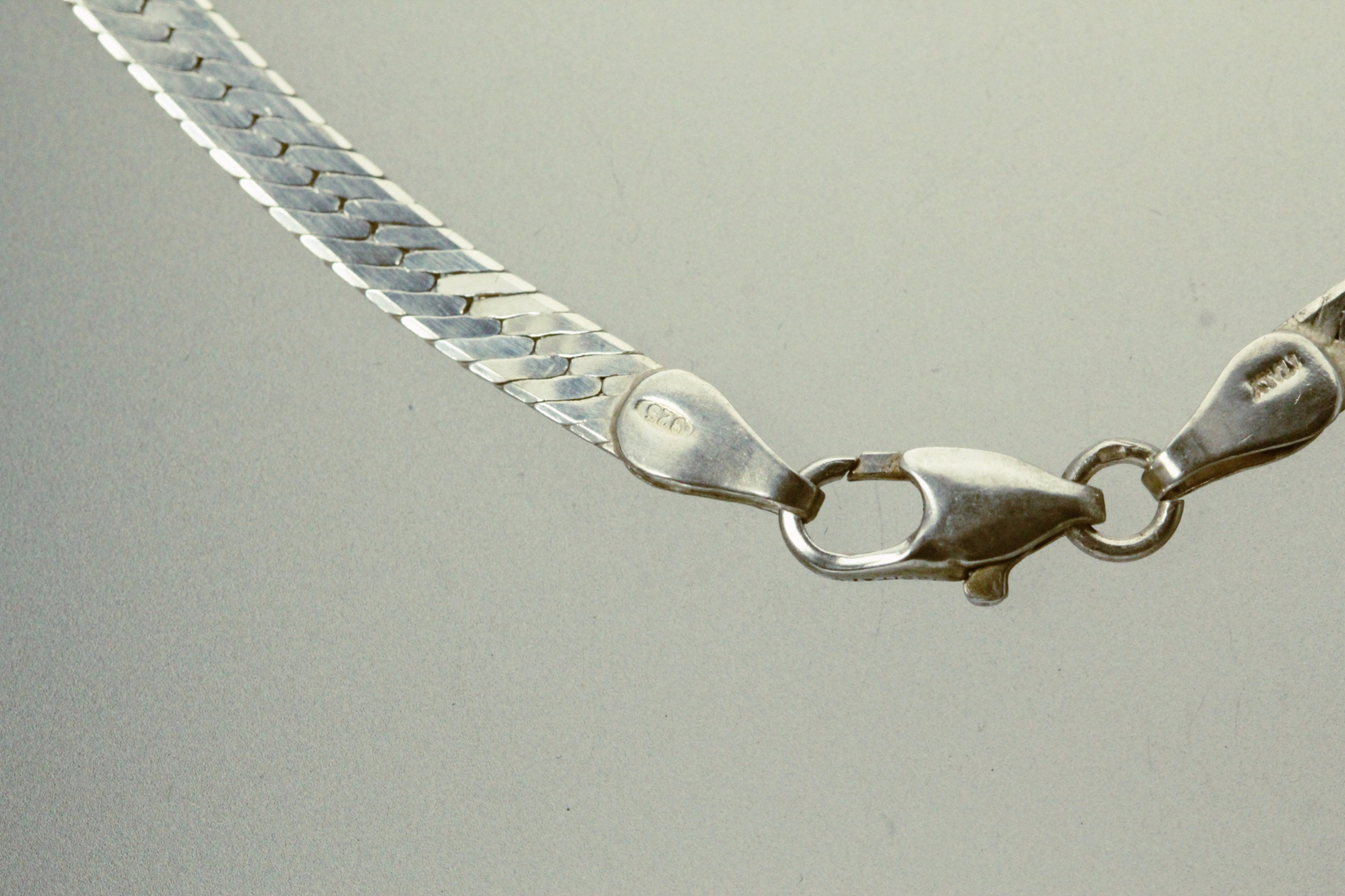 Herringbone 925 Sterling Silver Chain Necklace 9.8 grams (NEC5705)