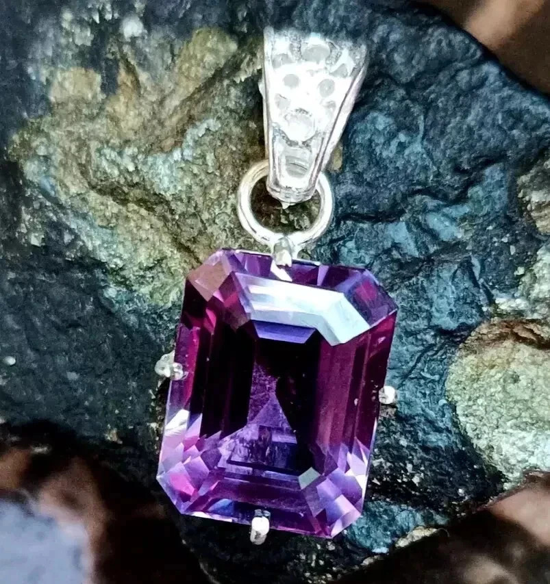 Natural 24 Ct Color Change Alexandrite Certified Gemstone Pendant 925 Silver A+