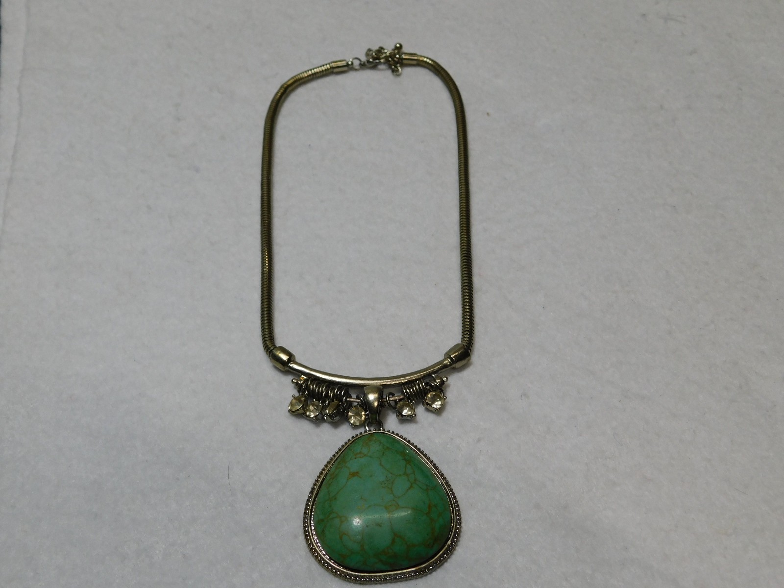 2″ Green (Faux?) Turquoise Necklace W/Stone Accents in Very Good Condition