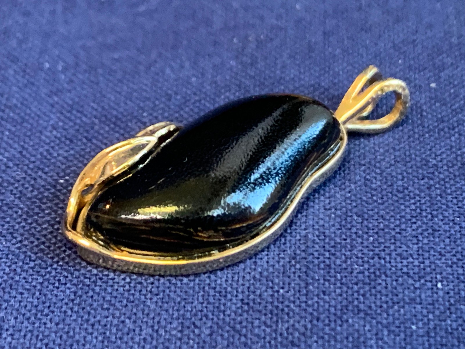 14k Yellow Gold Pendant 2.44g Fine Jewelry Onyx Look Stone Charm *READ*