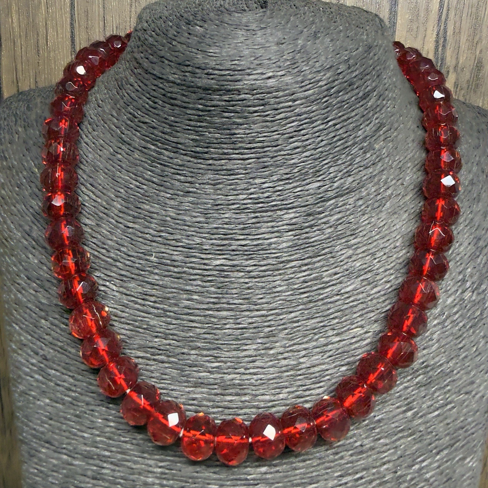 RETRO Red Faceted Glass Beaded Necklace 48cm/19″ Rockabilly Pretty Kitsch Deco