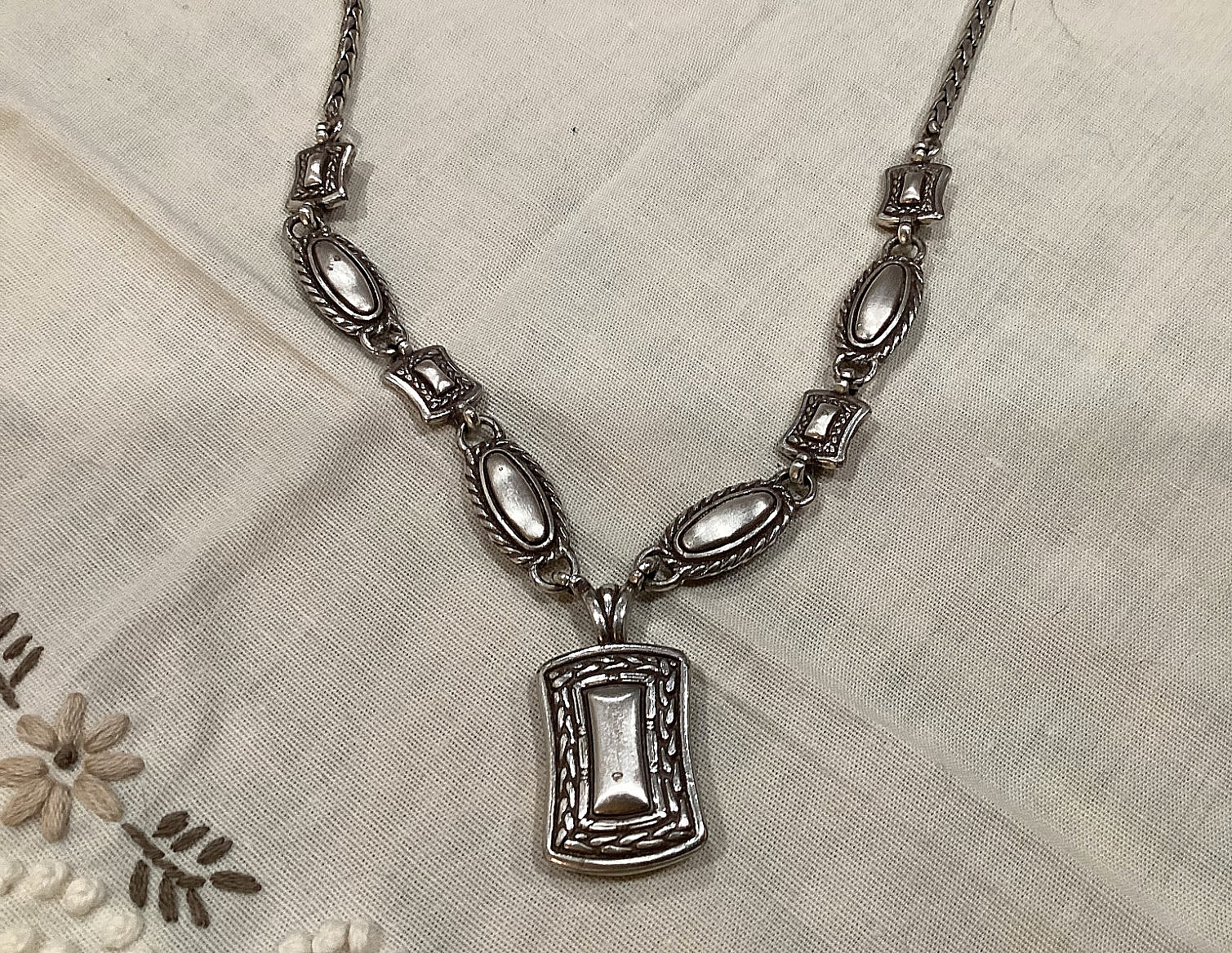 Vintage BRIGHTON Womens Long Oval Rectangle Necklace Pendant Two-Tone Adjustable