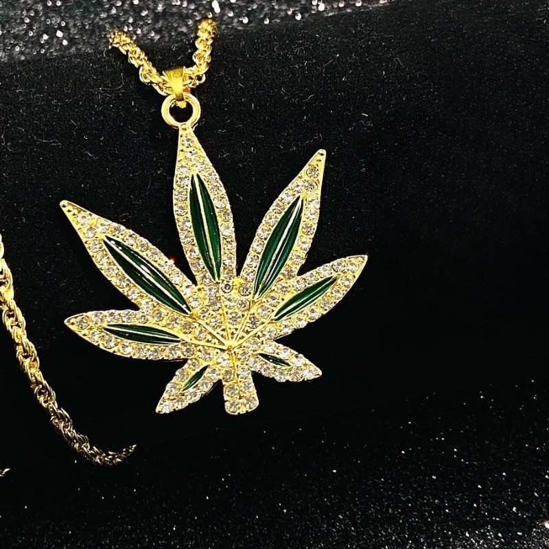 Women’s Maple Leaf Pendant Necklace with Inlaid Rhinestone Alloy Hip-hop Gift
