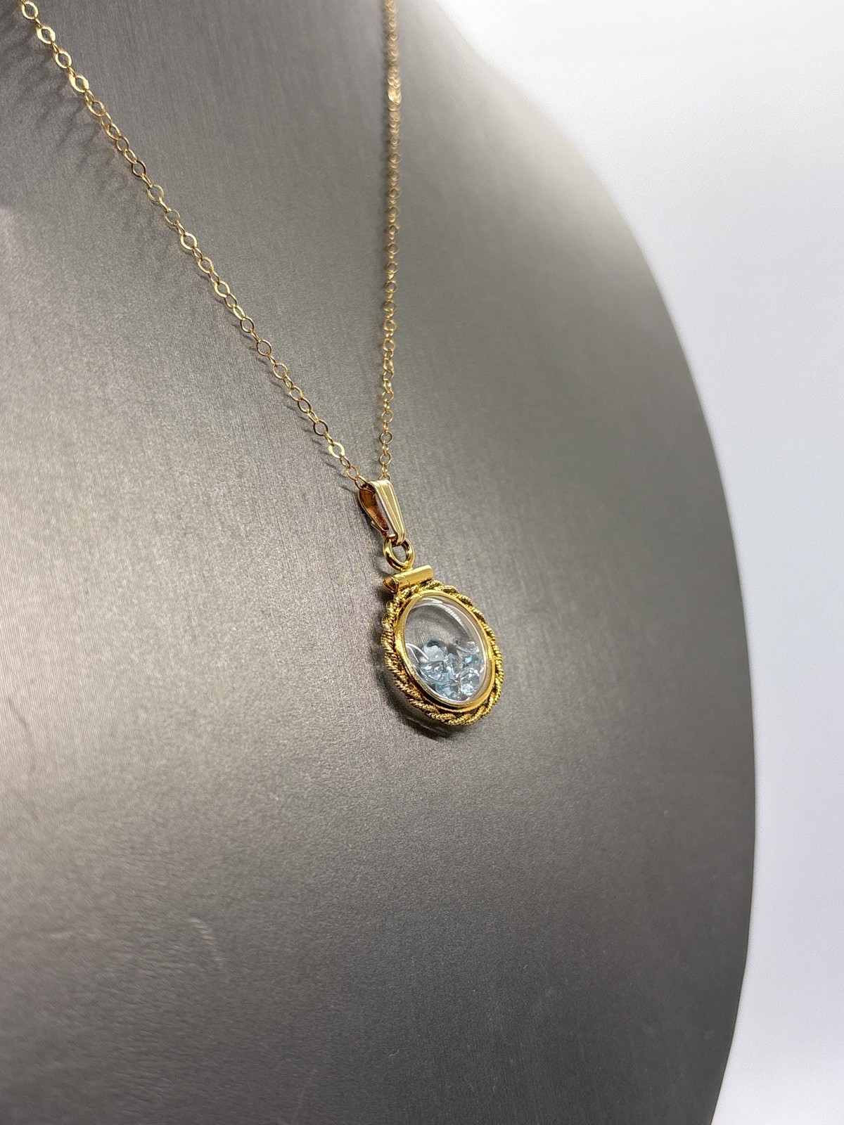 Handmade 12.5 mm 14k gold filled Gemstone Shaker Locket with twisted Rope edge