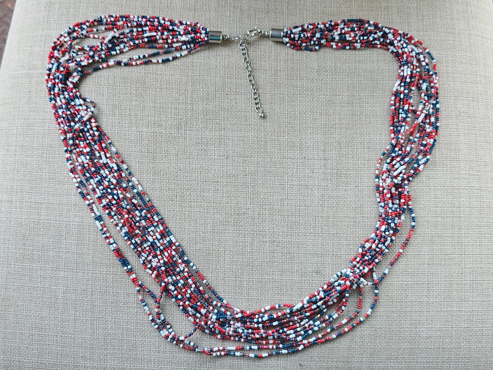 US Flag Tri Color Beads Necklace Patriot Jewelry 4th of July Necklace Unbrande