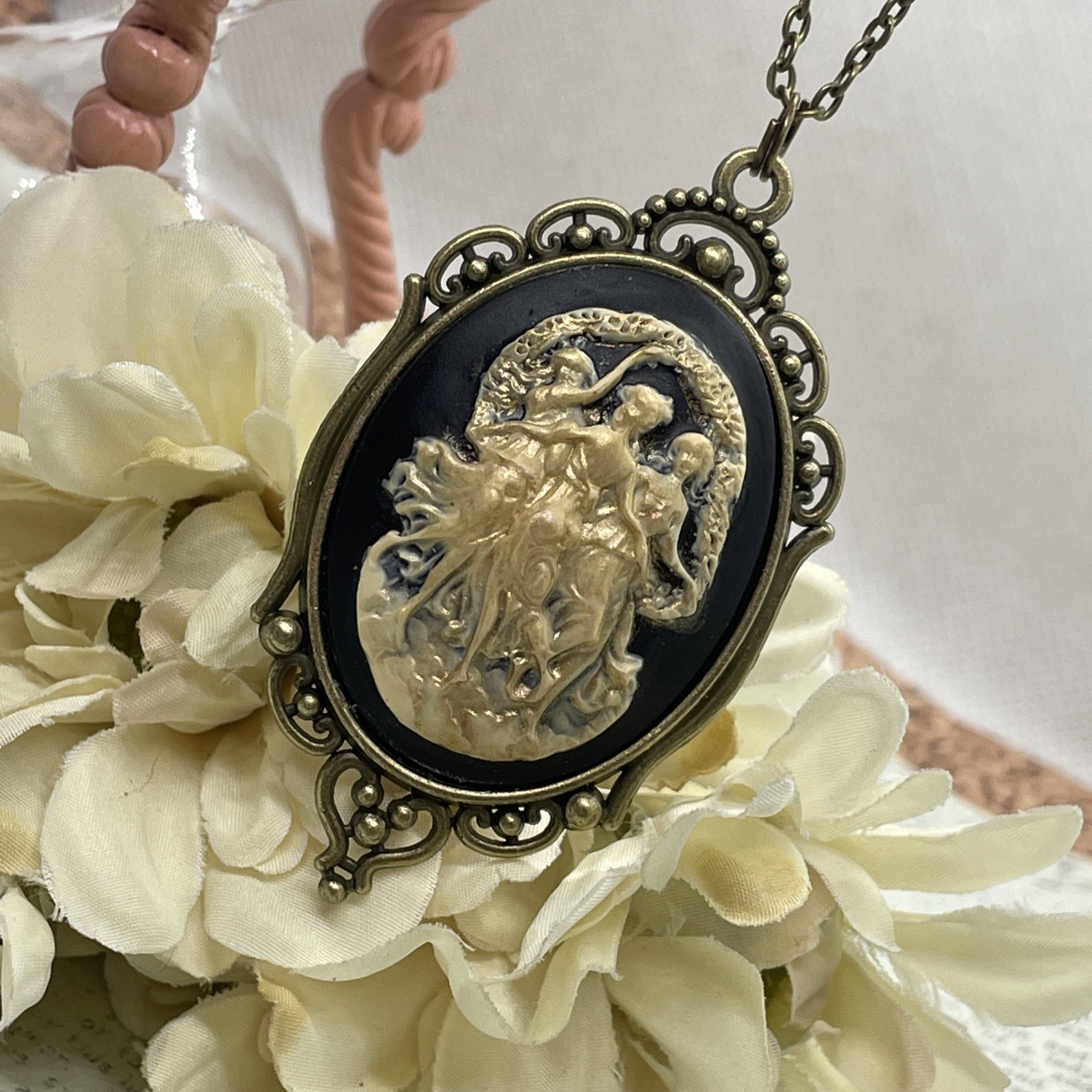 Mystic Muses Muse 3 graces Dancing ladies Bronze Heart Setting Anniversary Gold