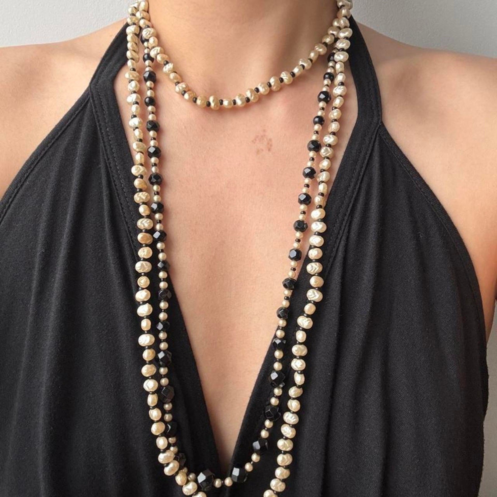 VTG Black and cream pearl necklace