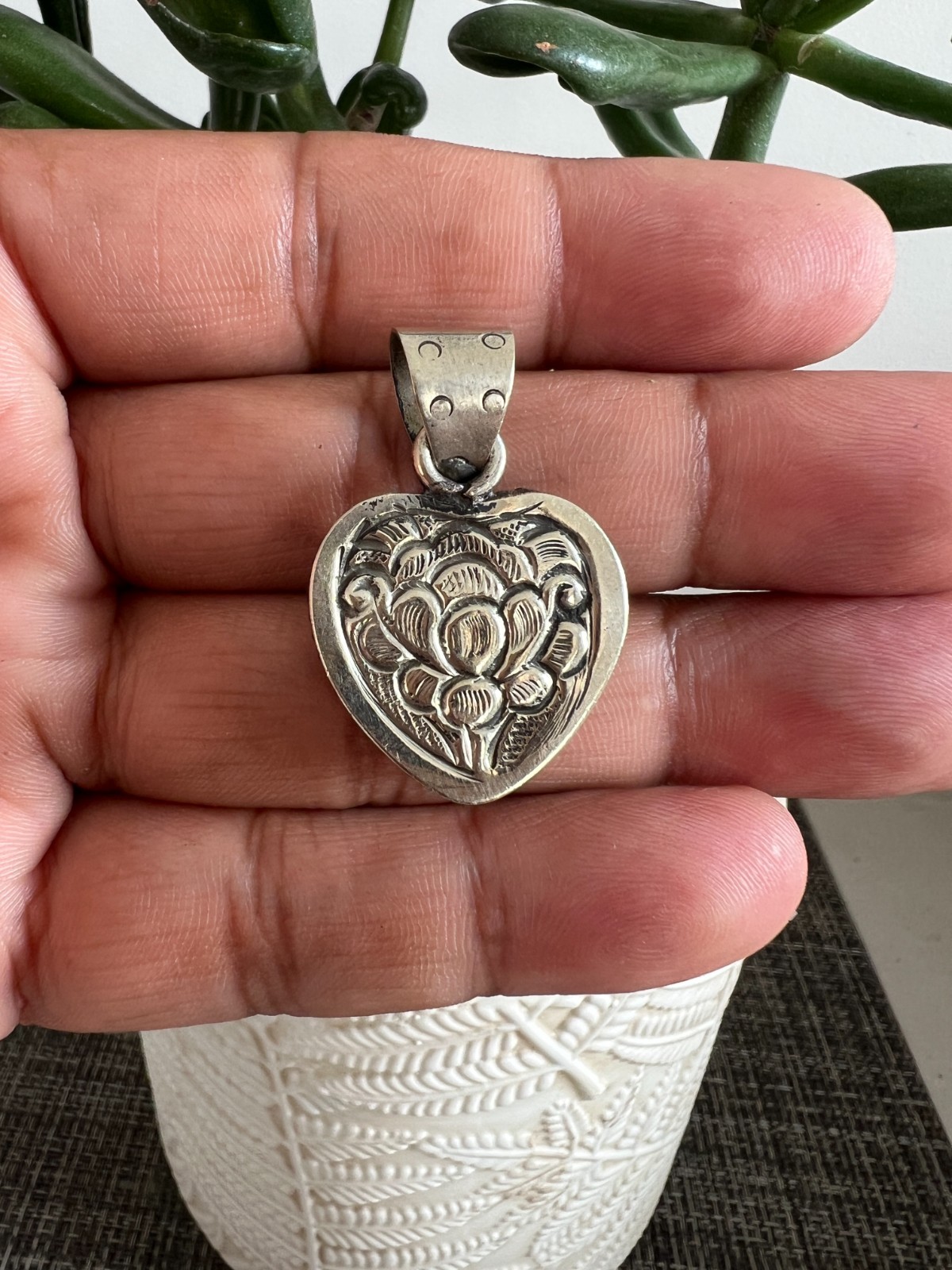 Heart shape pink conch shell pendant, .75 x.75 inches, hancrafted (A-24)