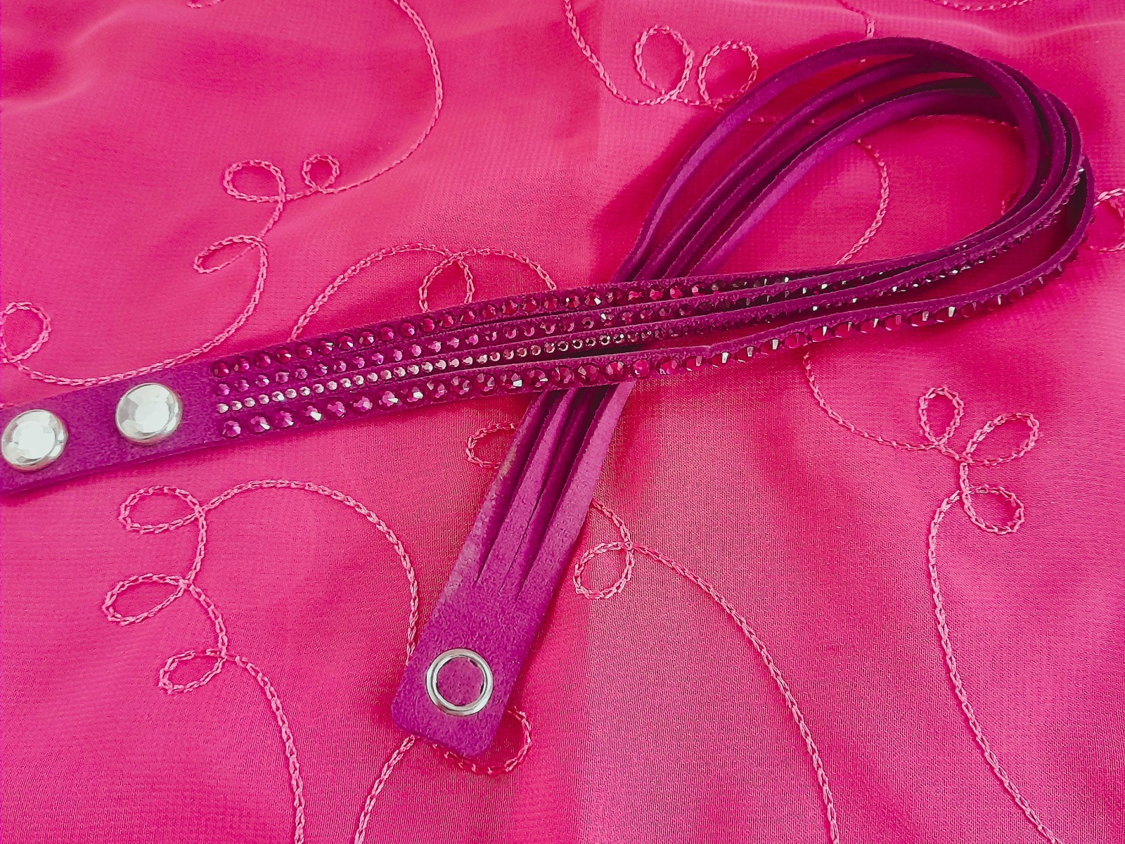 SWAROVSKI CERISE FOUR ROW VARIED SIZE GEM CHOKER NECKLACE BUTTON CLOSURE 40CM