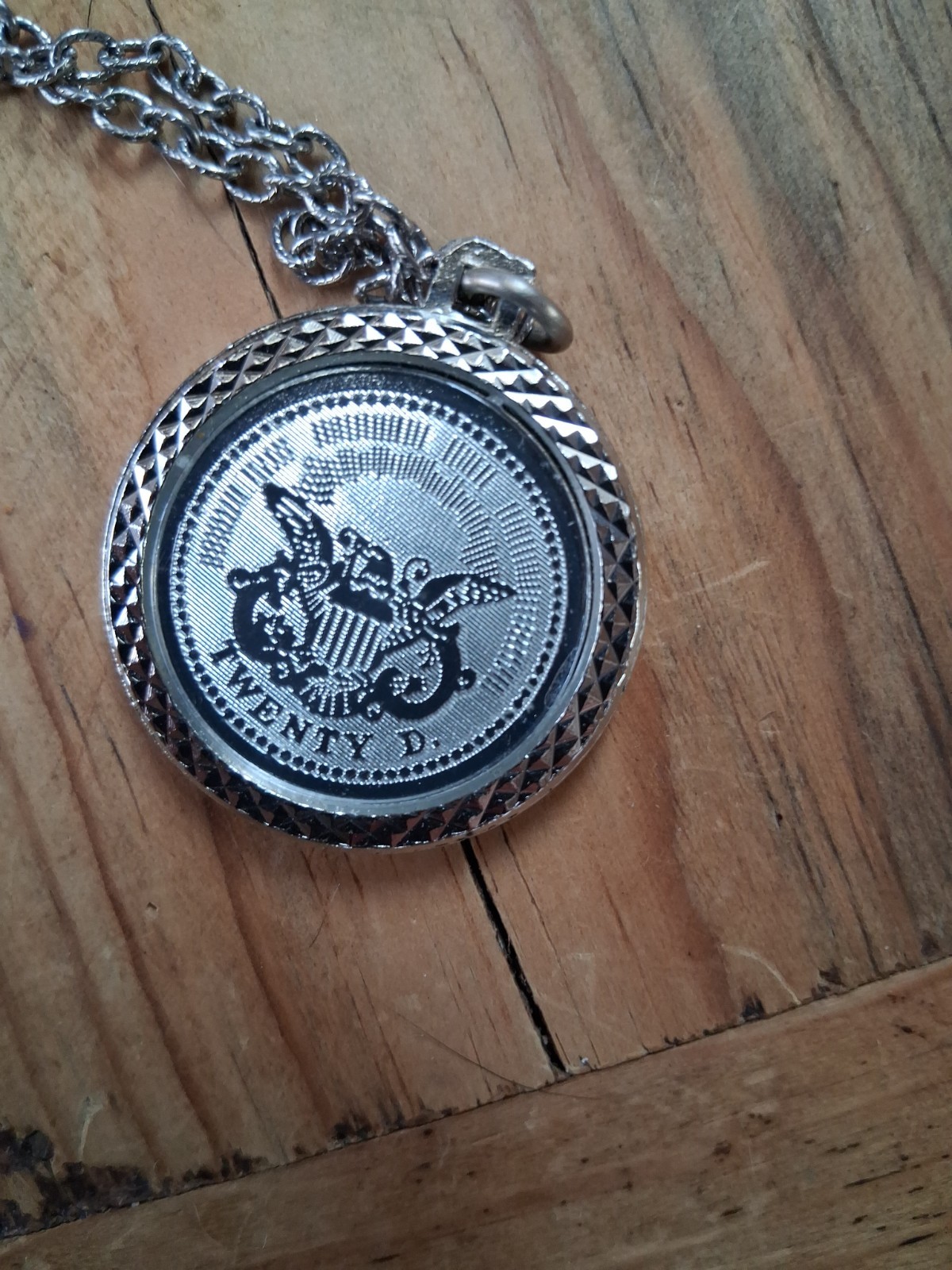 Vtg Commemorative 1776 Replica Liberty $20 Coin Silvertone 24″ Chain Necklace