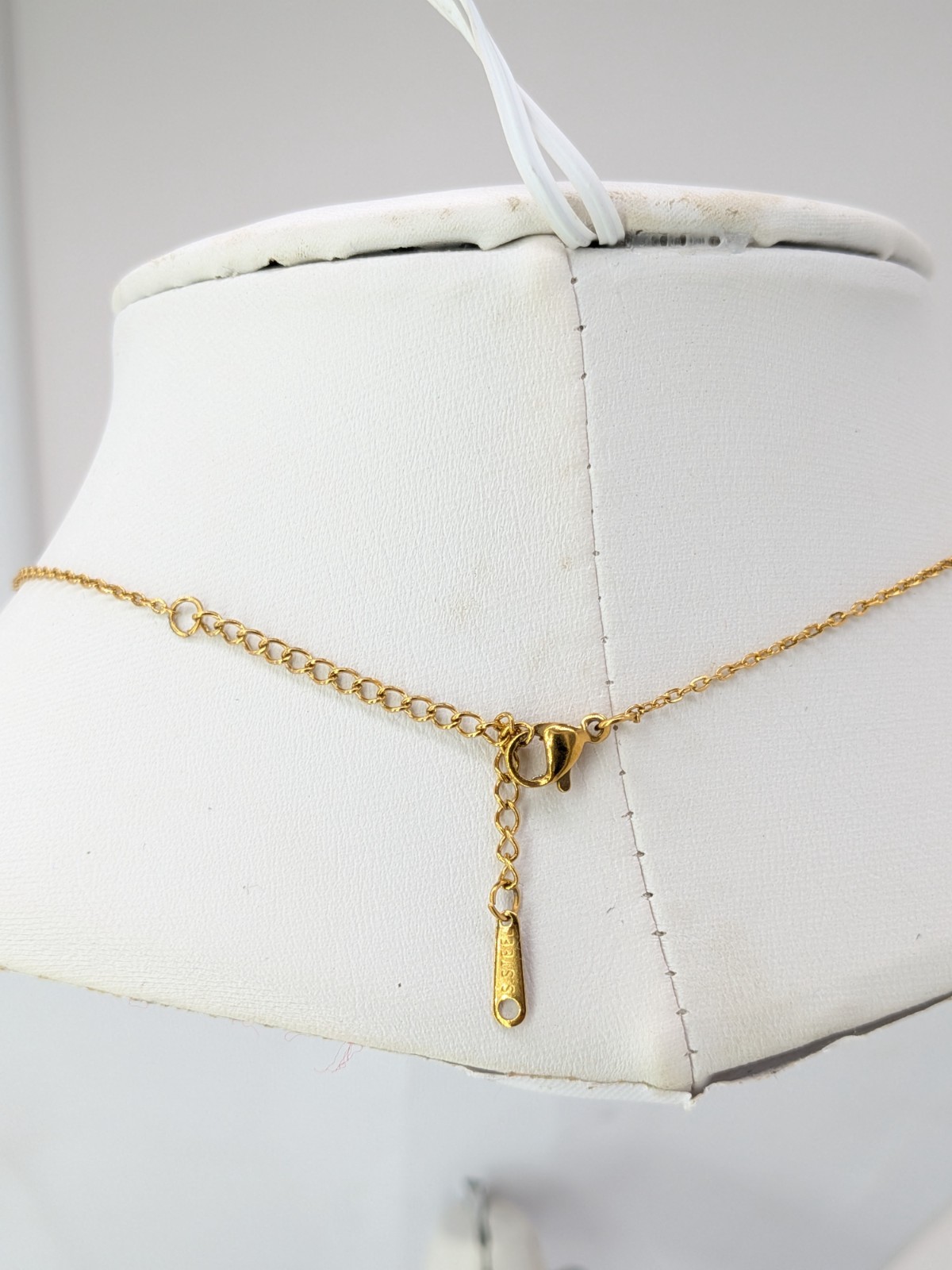 Unbranded Convertible Heart Necklace Magnetic 2-in-1 Gold tone 1 Stone Missing