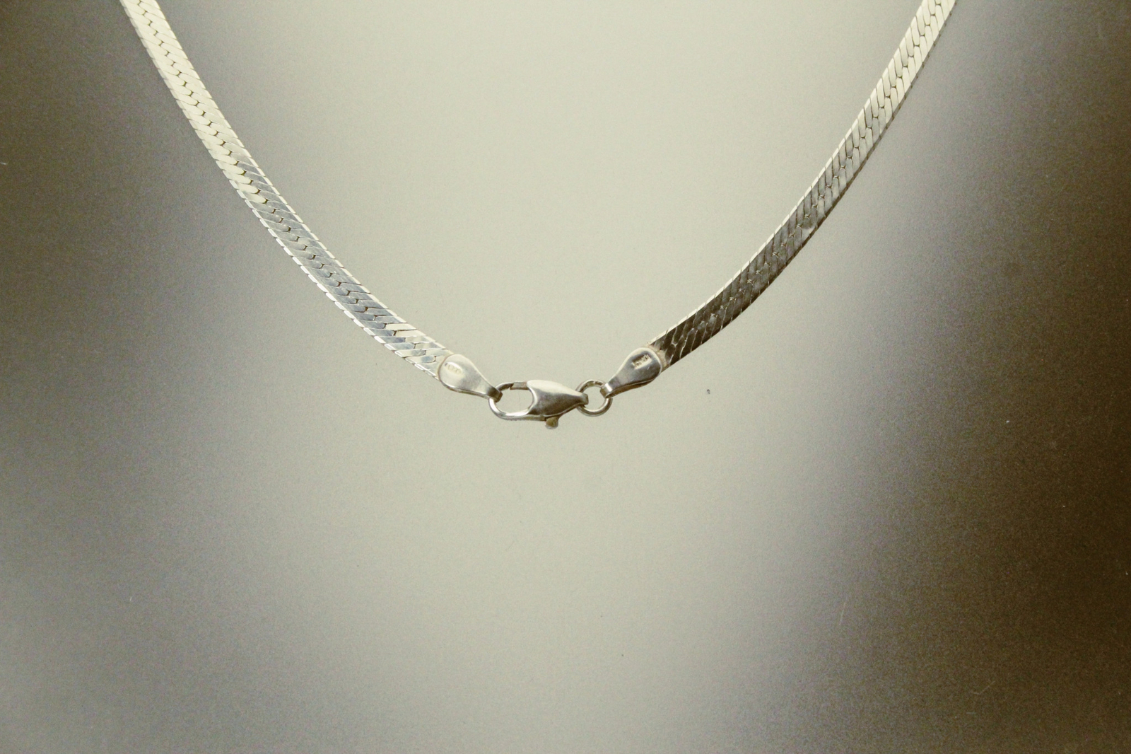 Herringbone 925 Sterling Silver Chain Necklace 9.8 grams (NEC5705)