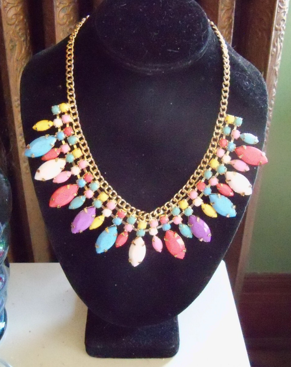 Vintage Jewelry Gold Tone Metal Multi-Color Plastic Rhinestone Choker Necklace